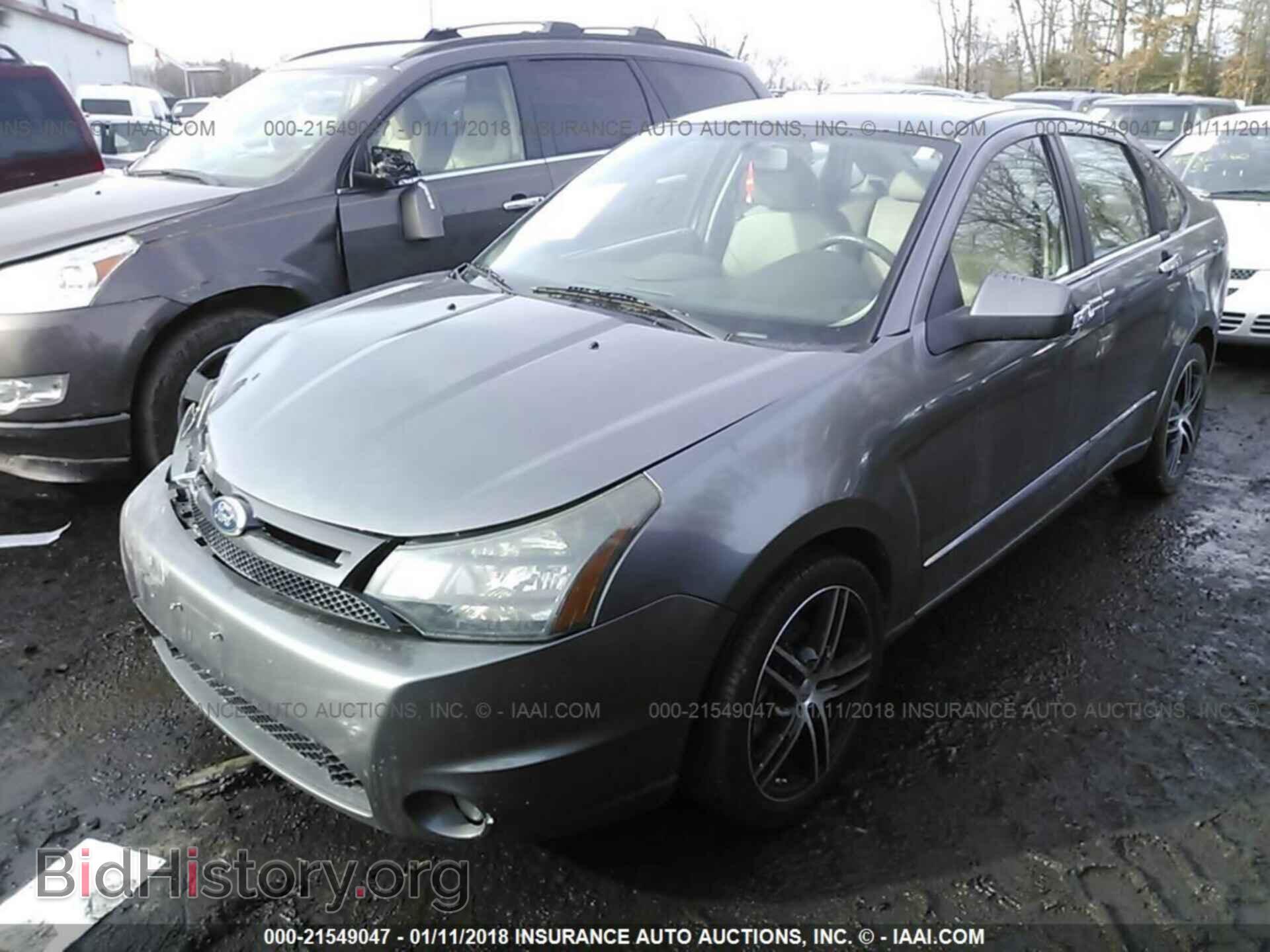 2011 Ford Focus - VIN: 1FAHP3GN2BW142969 - Фото 2