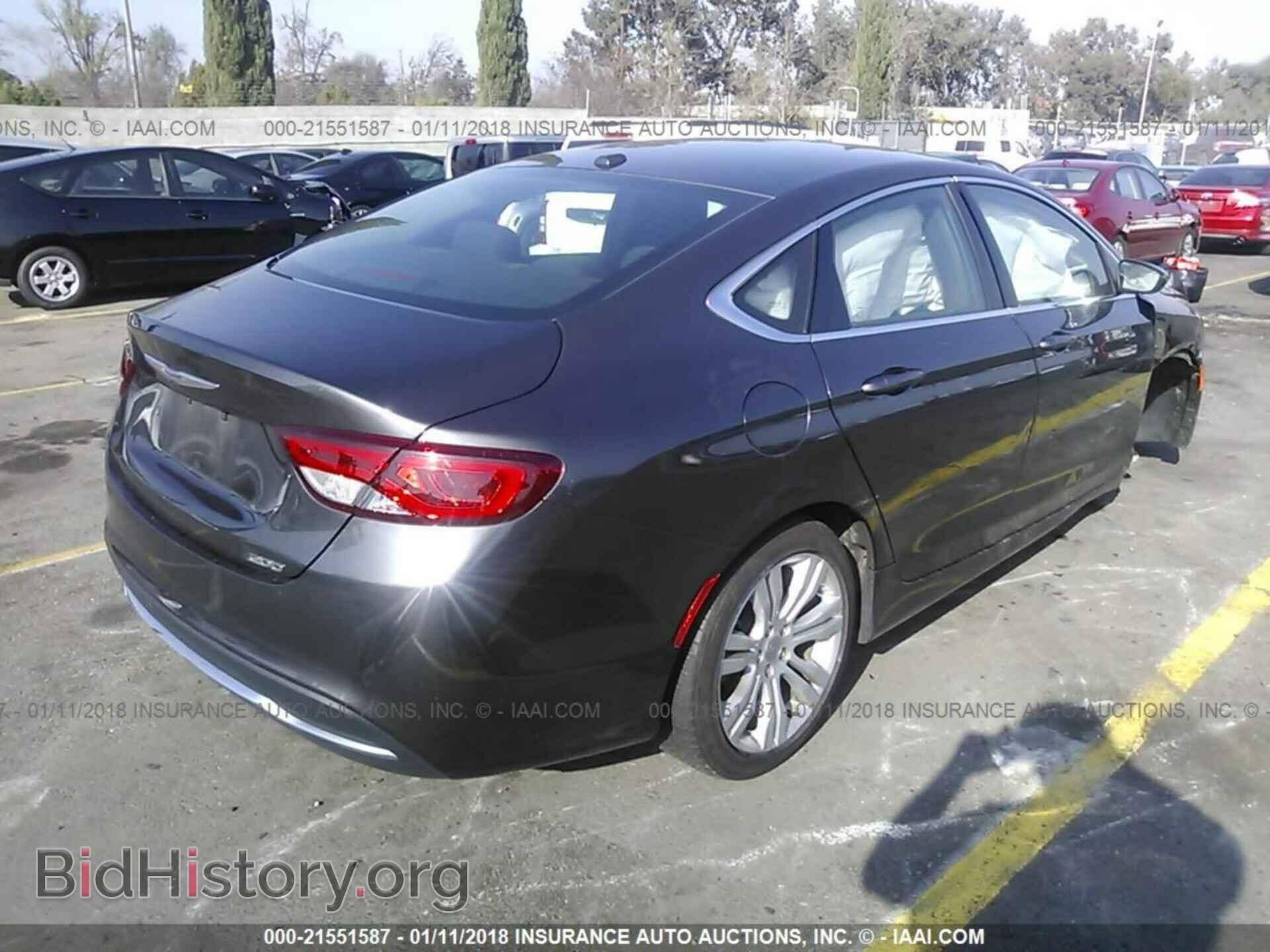 2015 Chrysler 200 - VIN: 1C3CCCAB6FN542466 - Photo 4