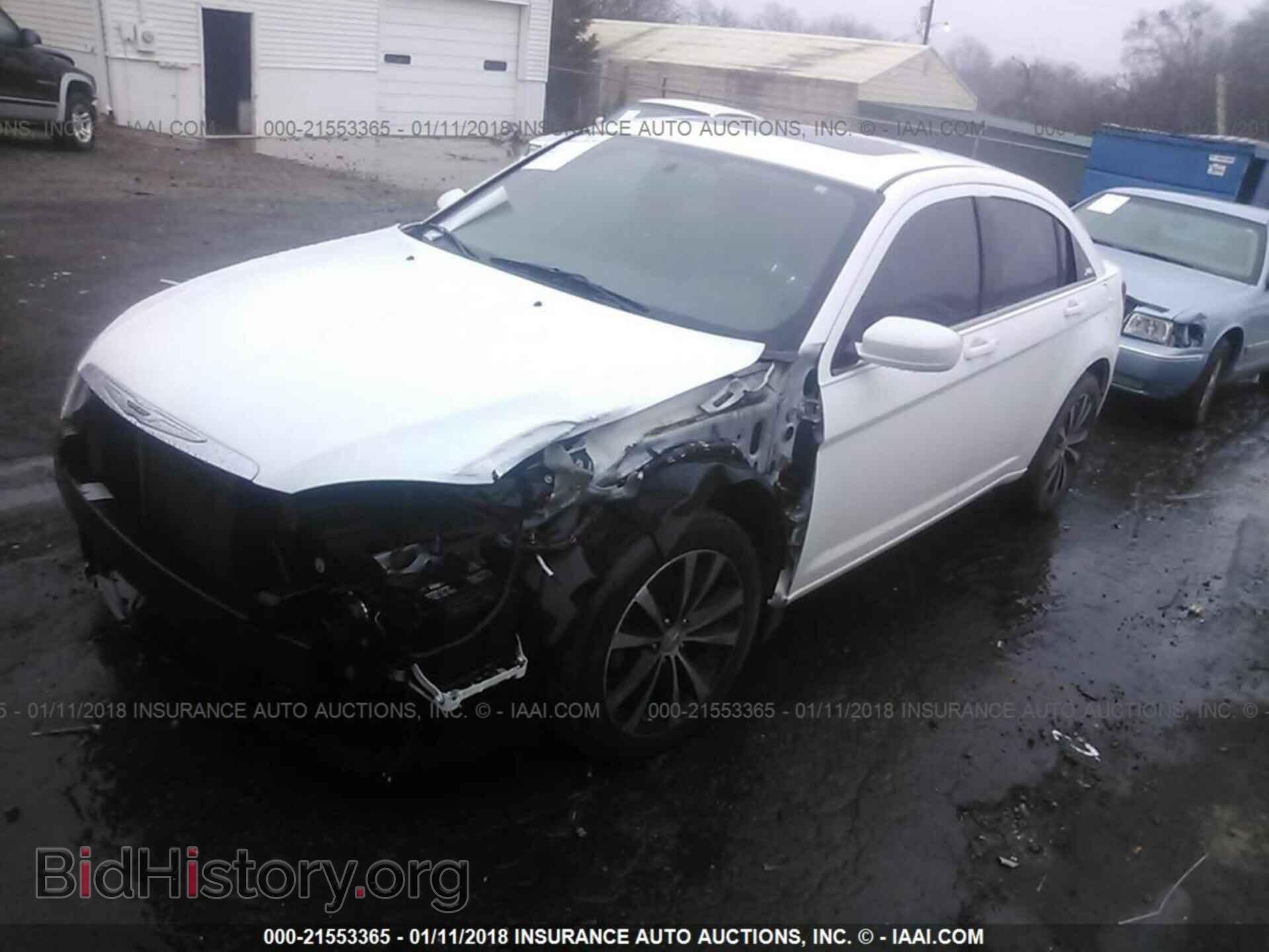 2011 Chrysler 200 - VIN: 1C3BC8FG0BN567130 - Фото 2