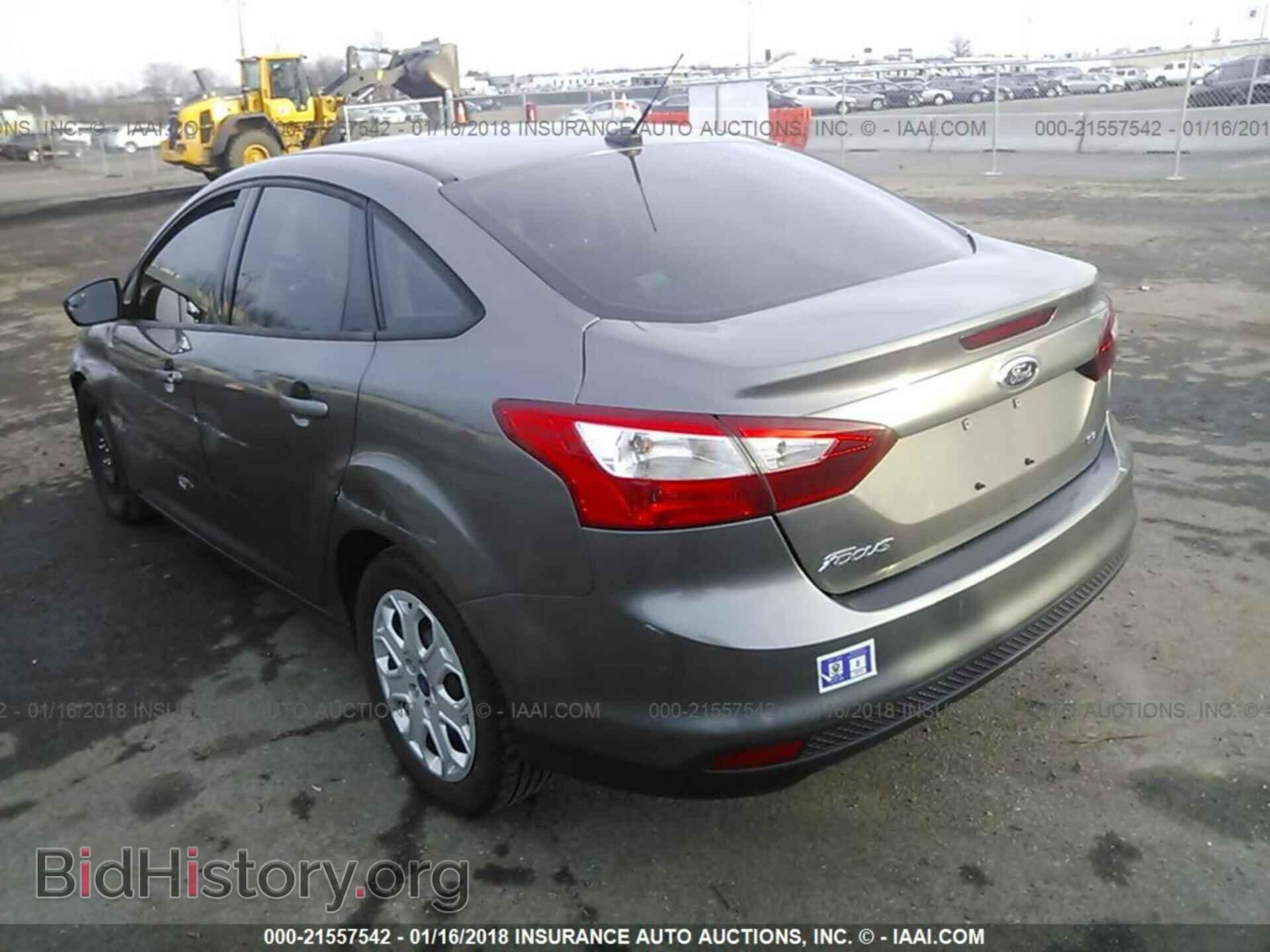 2012 Ford Focus - VIN: 1FAHP3F22CL260823 - Photo 3