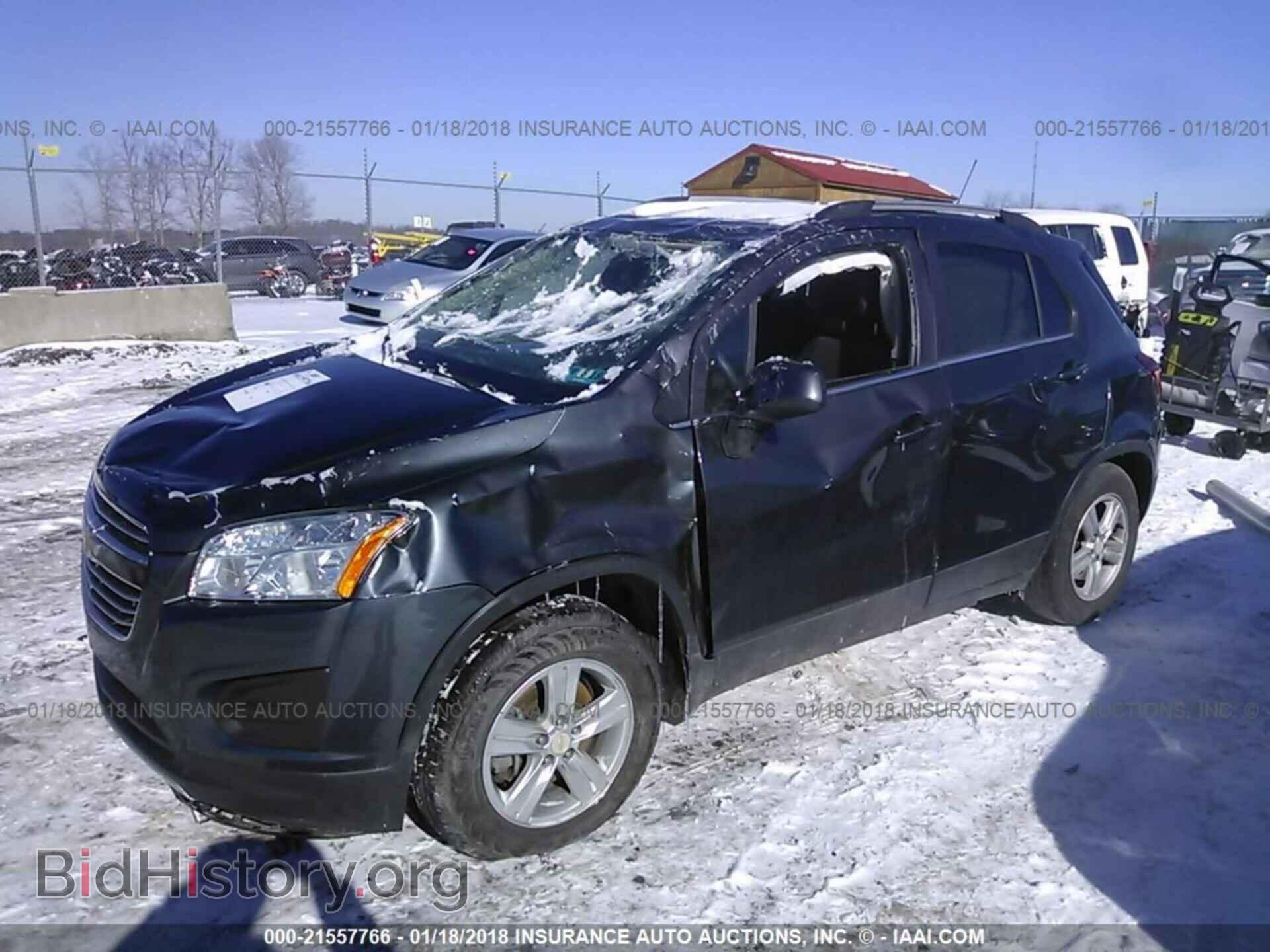 2016 Chevrolet Trax - VIN: 3GNCJPSB2GL246702 - Photo 2