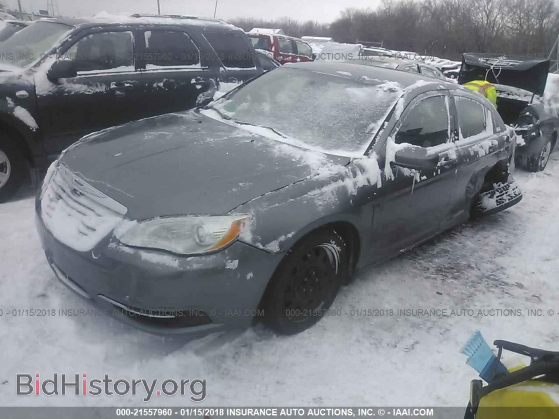 2012 Chrysler 200 - VIN: 1C3CCBAB9CN105289 - Photo 2