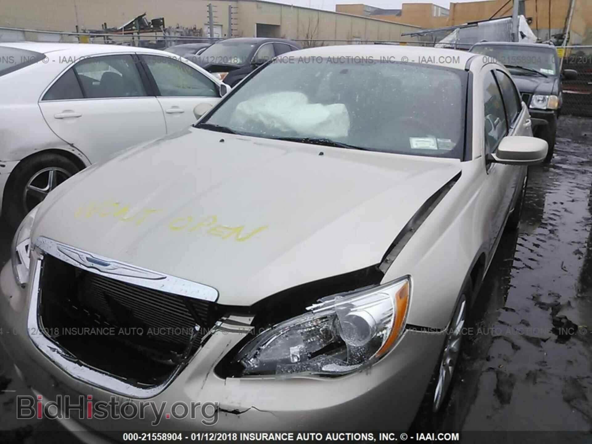 2014 Chrysler 200 - VIN: 1C3CCBAB2EN231156 - Photo 2