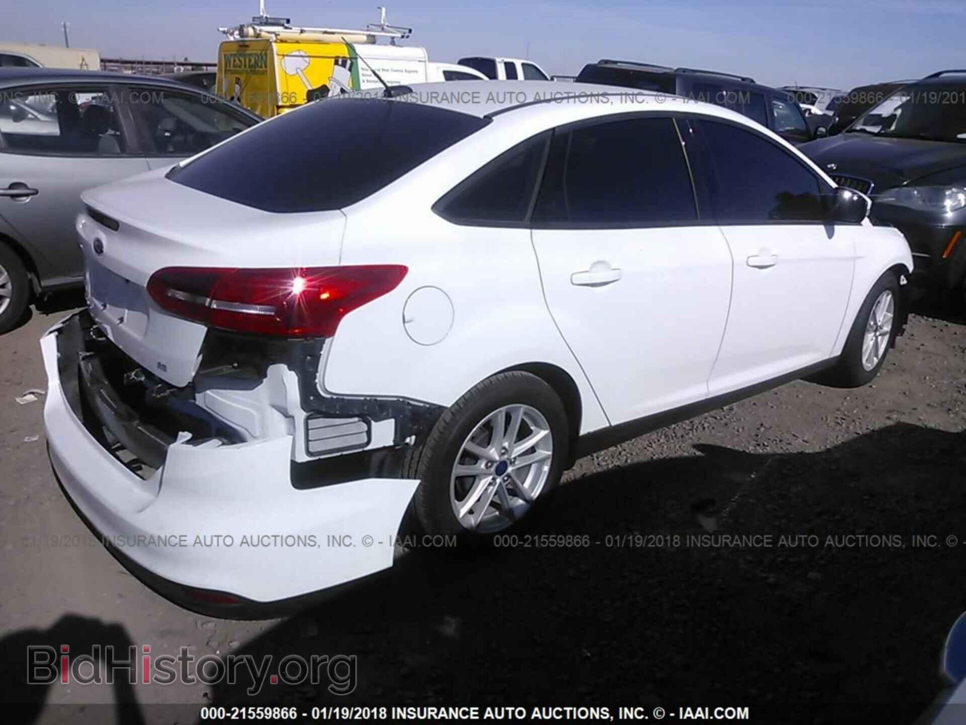 2017 Ford Focus - VIN: 1FADP3F23HL232941 - Photo 4