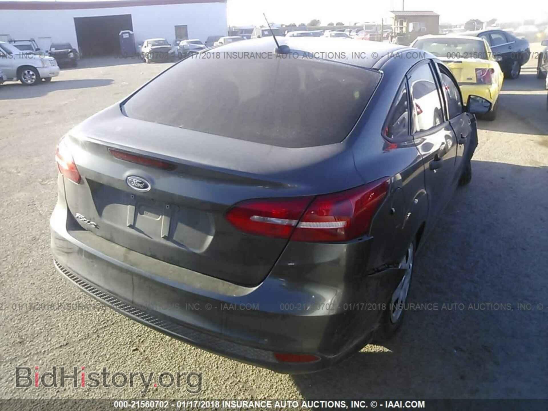 2017 Ford Focus - VIN: 1FADP3E20HL284030 - Photo 4