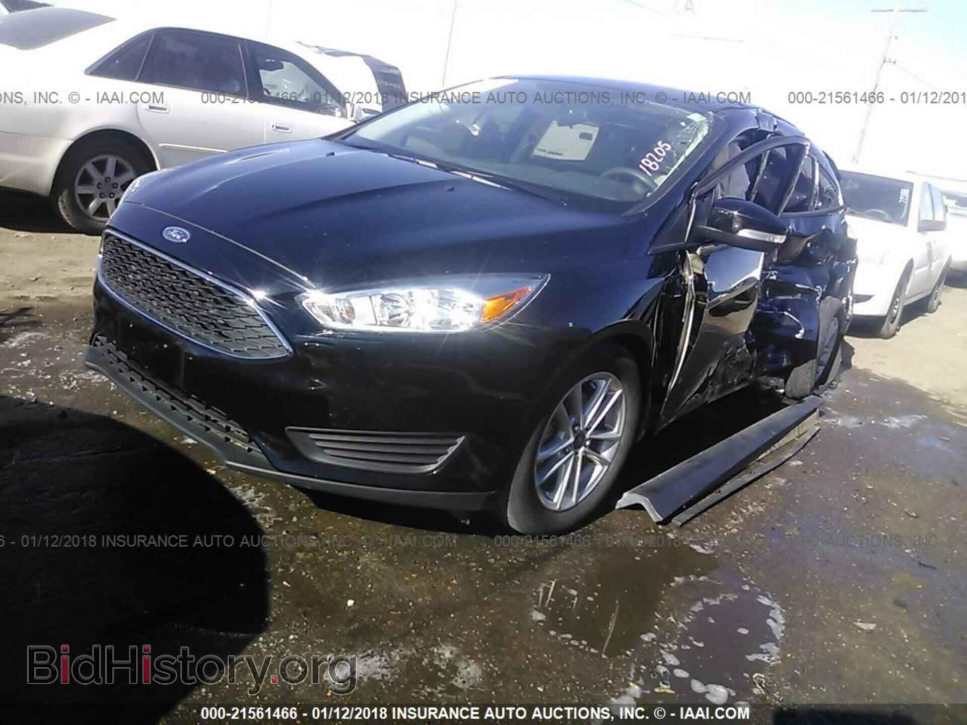2016 Ford Focus - VIN: 1FADP3K22GL245975 - Photo 2