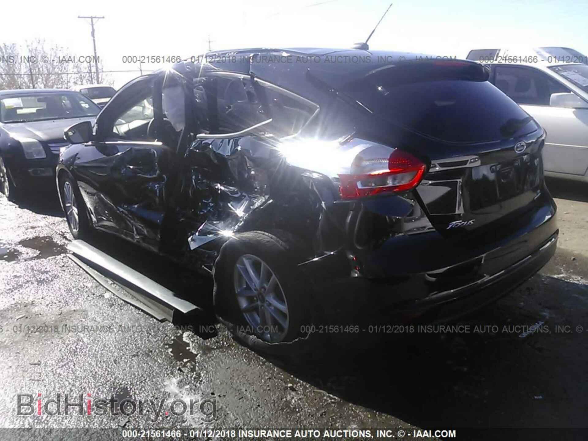 2016 Ford Focus - VIN: 1FADP3K22GL245975 - Photo 3