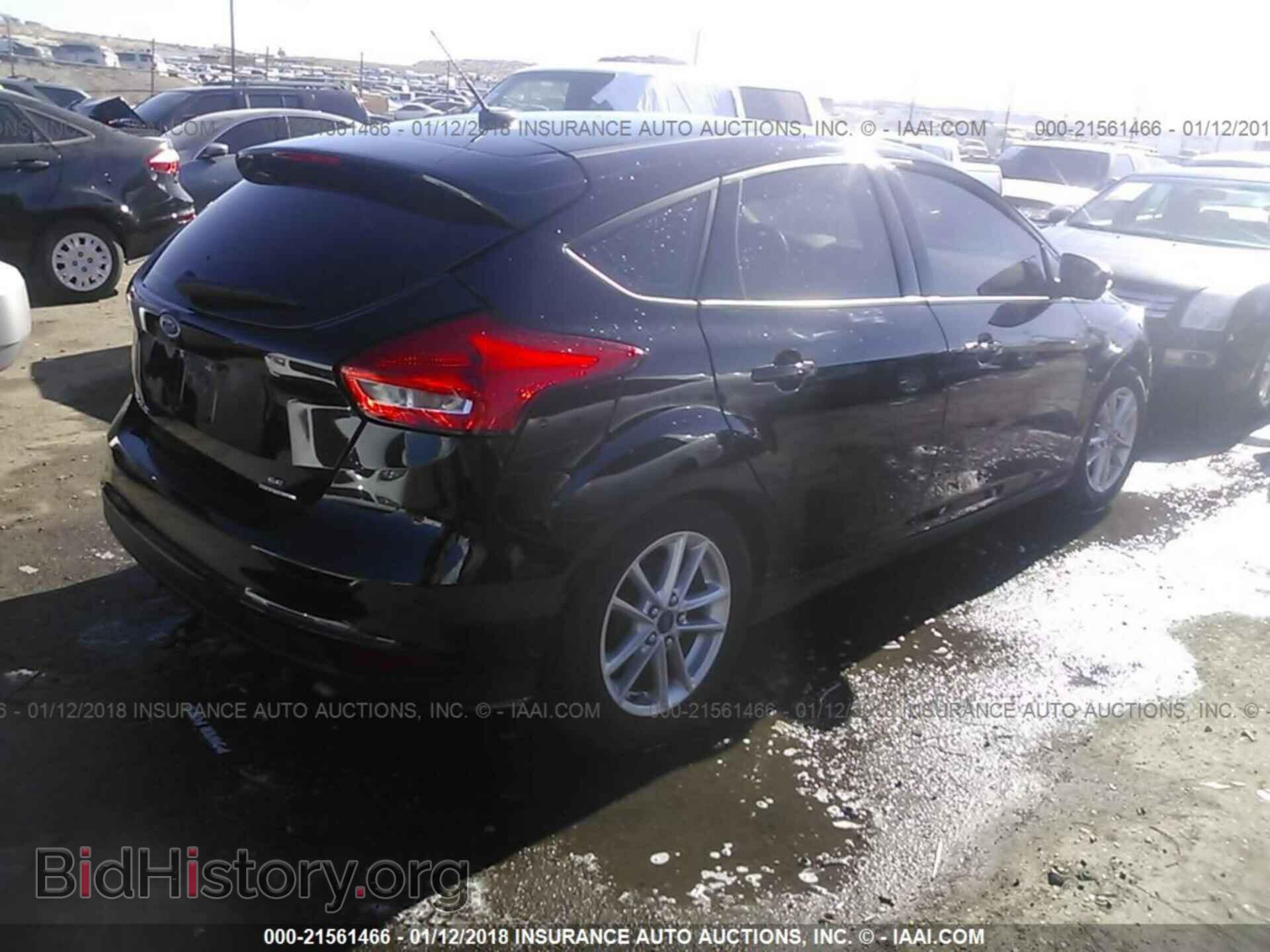 2016 Ford Focus - VIN: 1FADP3K22GL245975 - Photo 4
