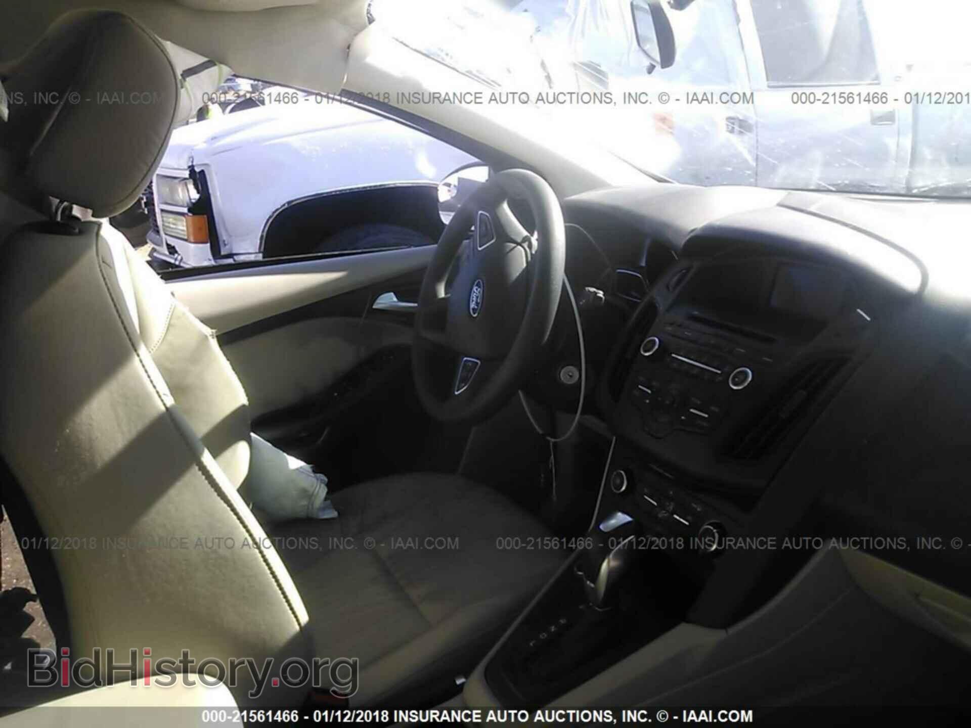 2016 Ford Focus - VIN: 1FADP3K22GL245975 - Photo 5