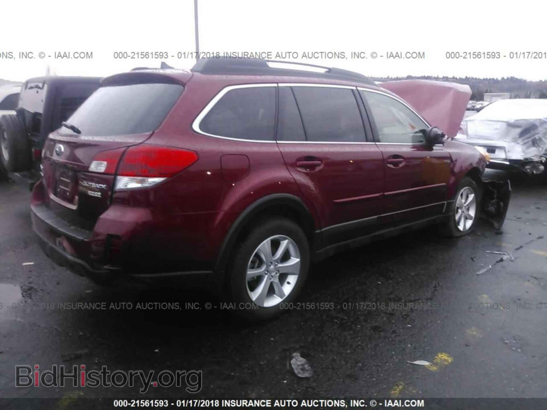 2014 Subaru Outback - VIN: 4S4BRBLC2E3307882 - Photo 4