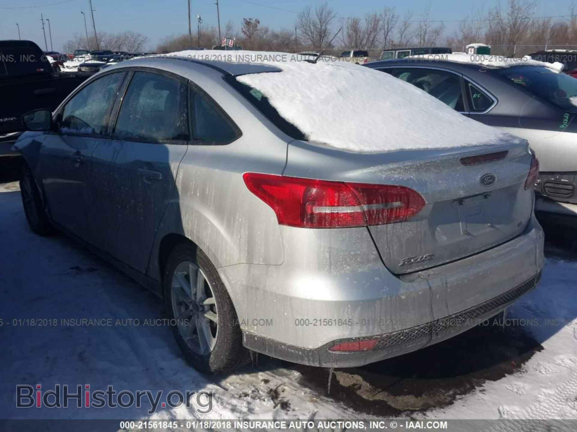 2015 Ford Focus - VIN: 1FADP3F22FL203332 - Photo 3