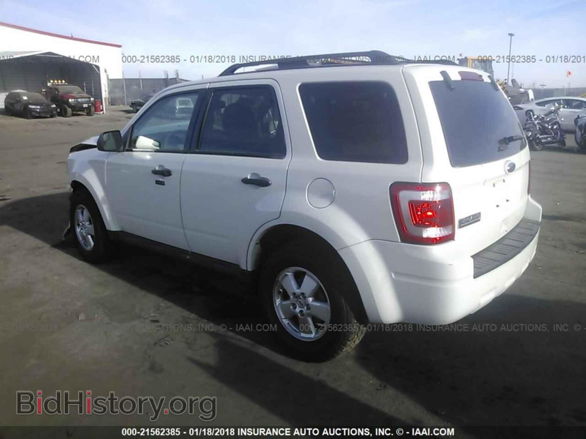 2011 Ford Escape - VIN: 1FMCU9D74BKB35577 - Photo 3