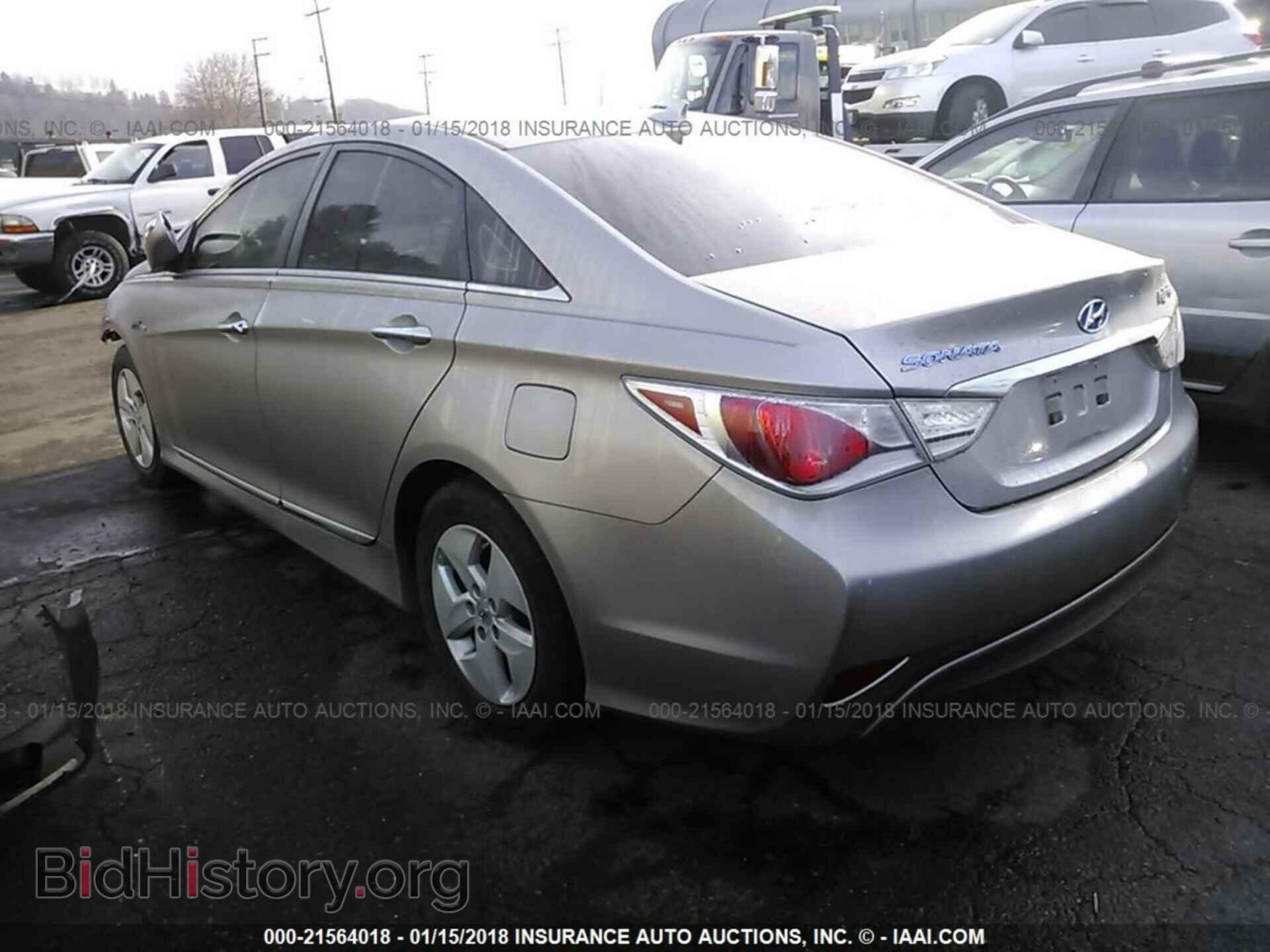 2012 Hyundai Sonata - VIN: KMHEC4A42CA026776 - Photo 3