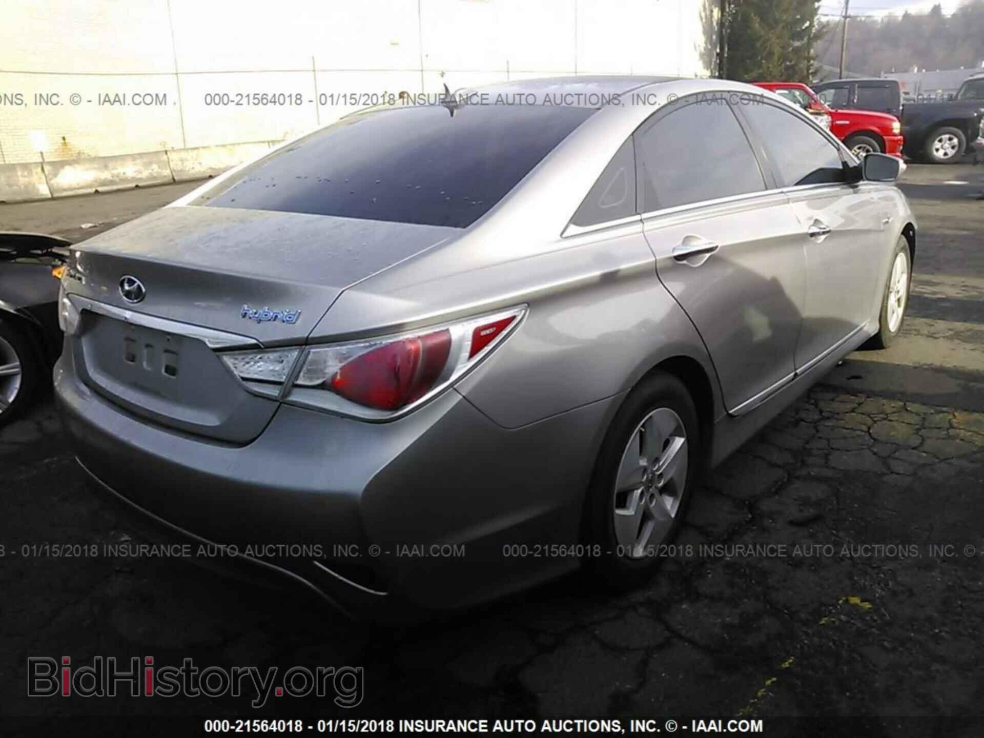 2012 Hyundai Sonata - VIN: KMHEC4A42CA026776 - Photo 4