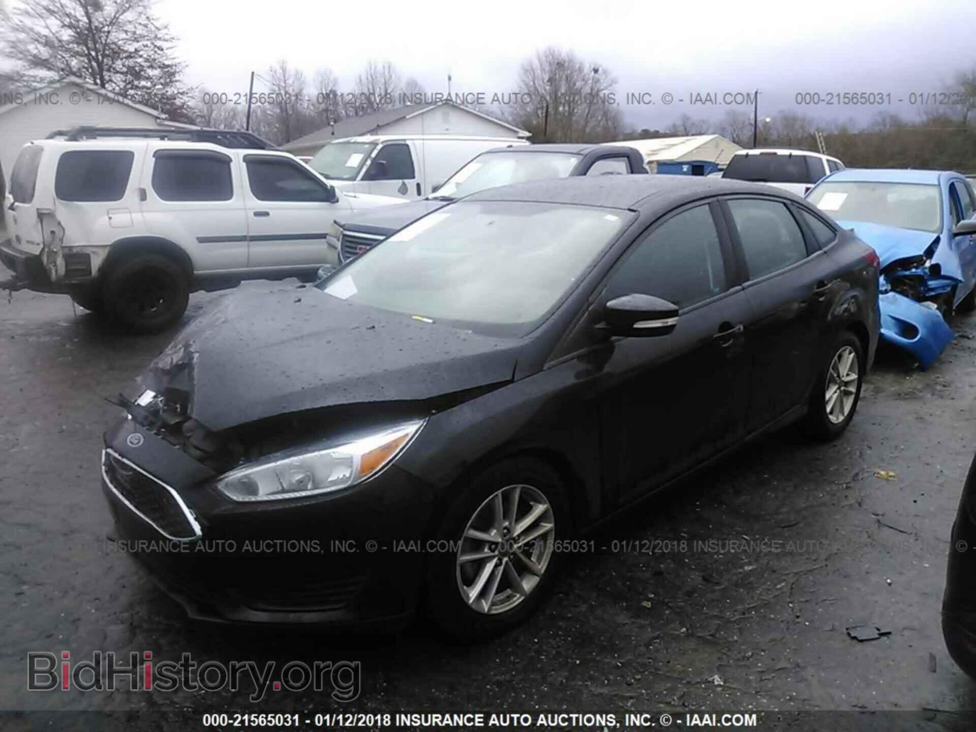2017 Ford Focus - VIN: 1FADP3F23HL274705 - Photo 2