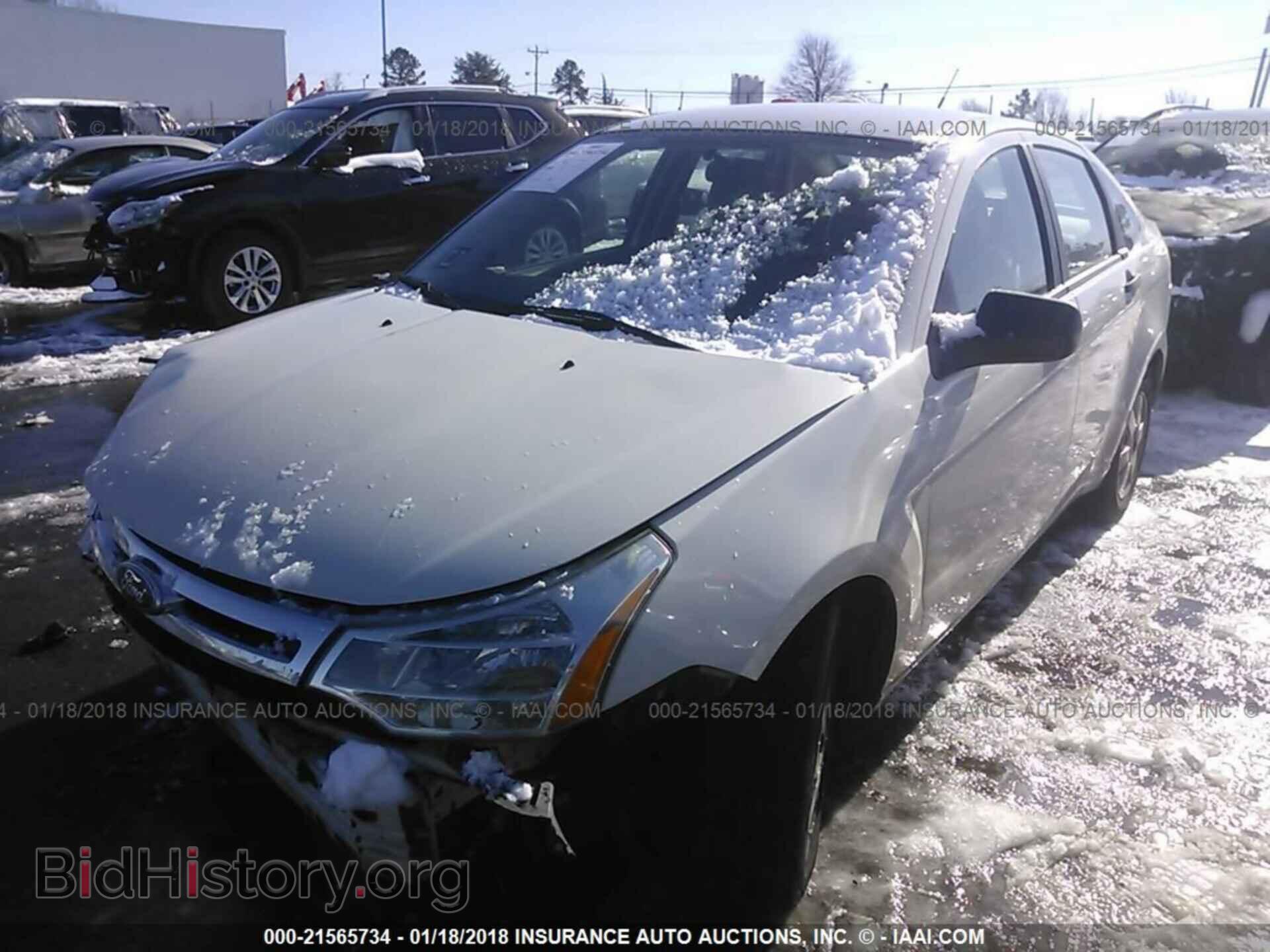 2011 Ford Focus - VIN: 1FAHP3EN8BW110224 - Фото 2