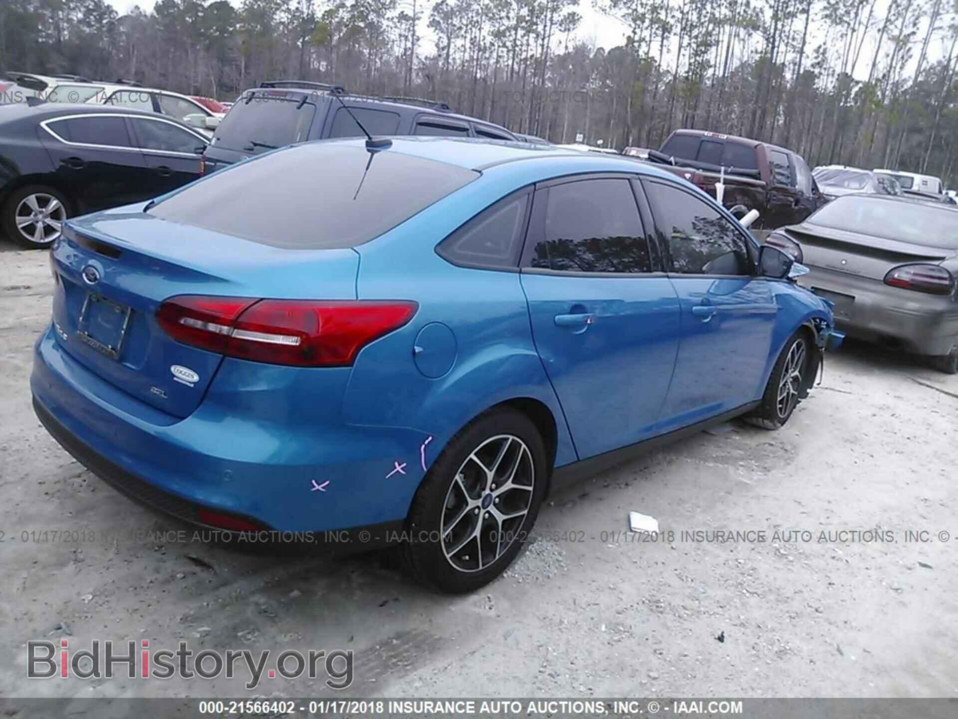 2017 Ford Focus - VIN: 1FADP3H23HL212797 - Photo 4