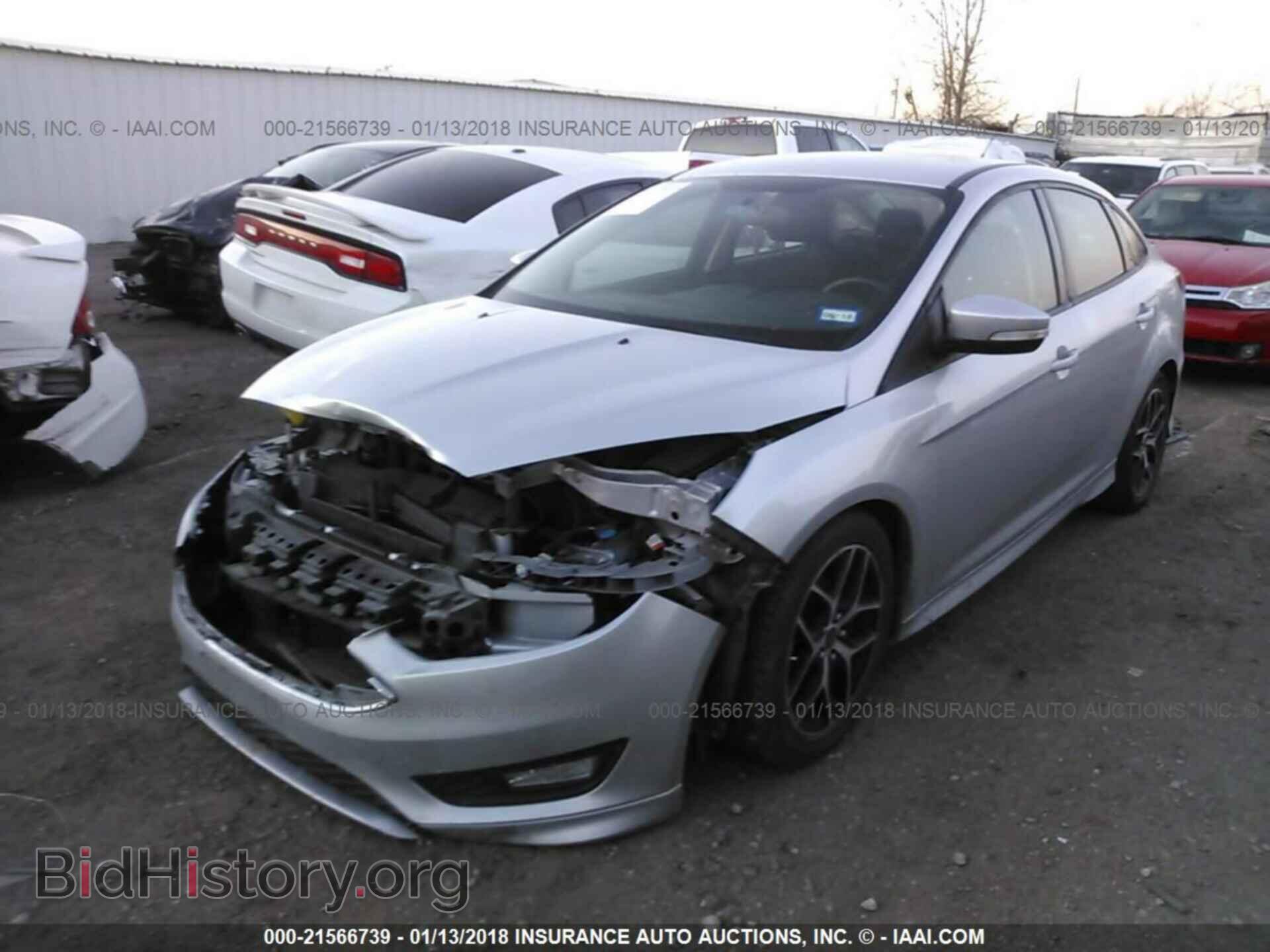 2016 Ford Focus - VIN: 1FADP3F26GL262515 - Фото 2