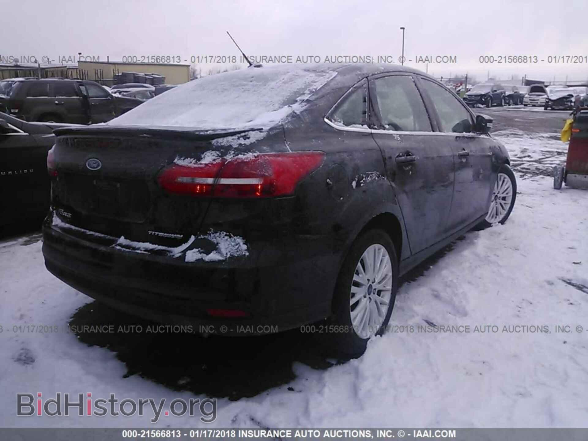 2017 Ford Focus - VIN: 1FADP3J25HL313141 - Photo 4