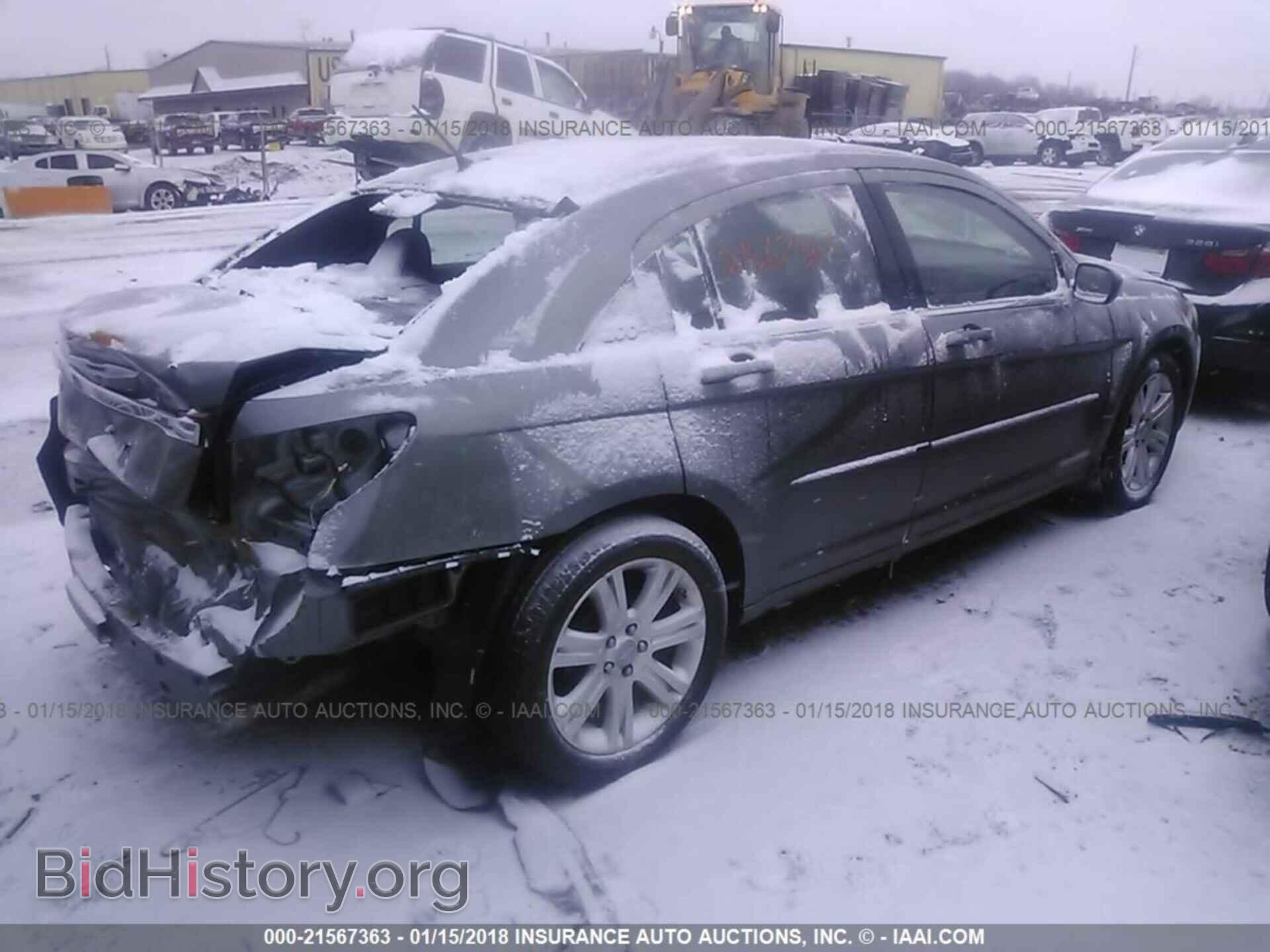 2012 Chrysler 200 - VIN: 1C3CCBAG3CN228601 - Photo 4