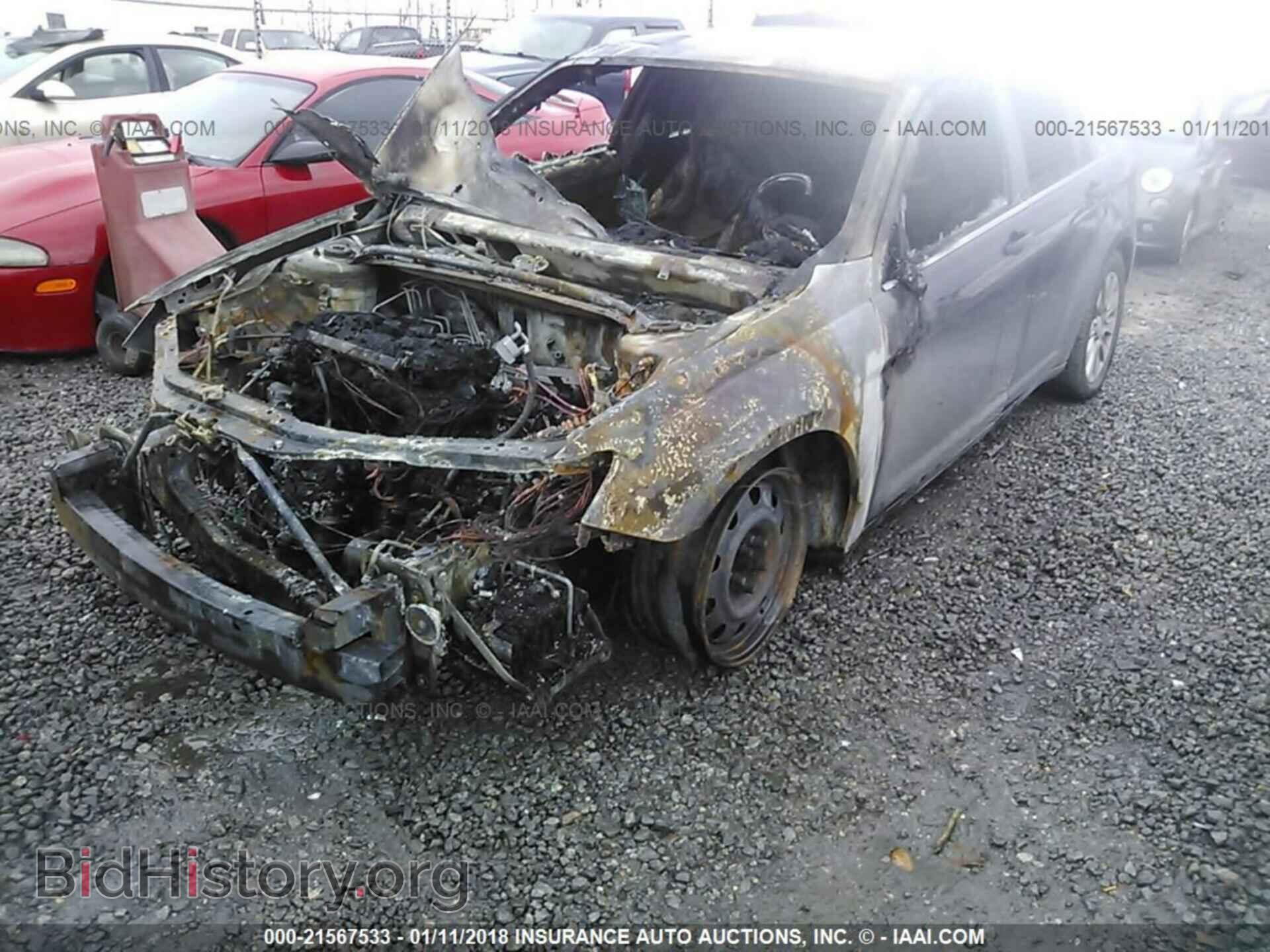 2014 Chrysler 200 - VIN: 1C3CCBAB5EN208082 - Фото 2