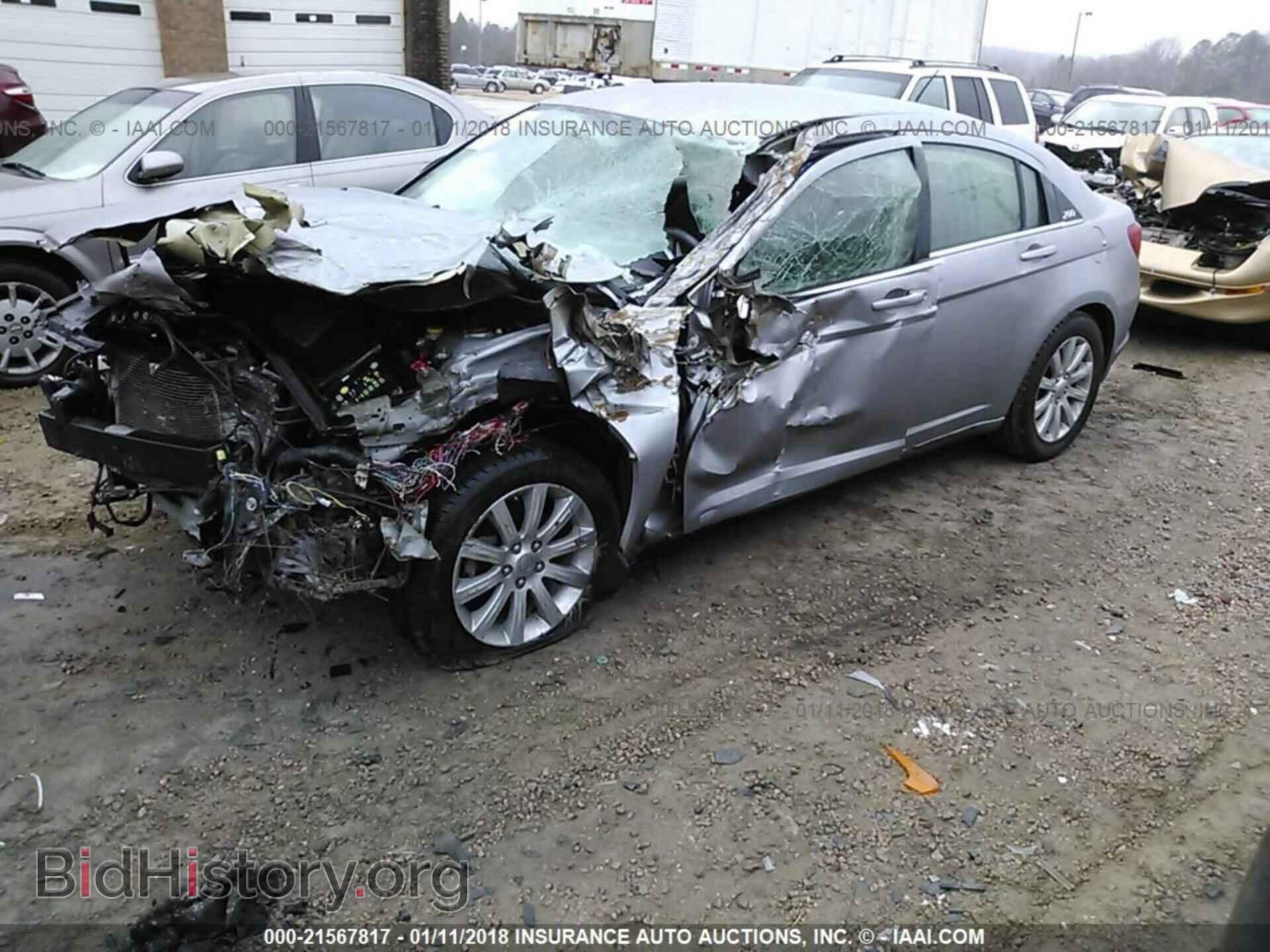 2013 Chrysler 200 - VIN: 1C3CCBBG2DN532129 - Photo 2