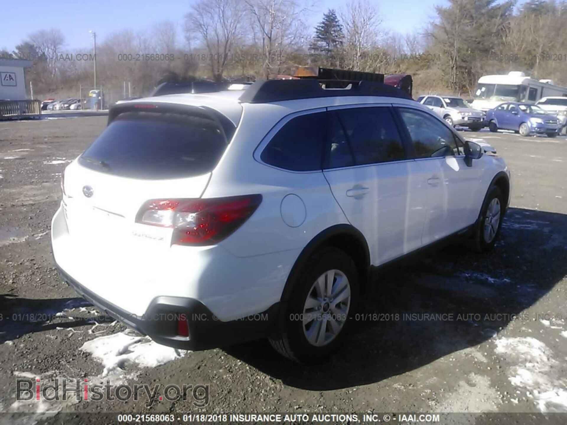 2018 Subaru Outback - VIN: 4S4BSACC5J3205209 - Фото 4