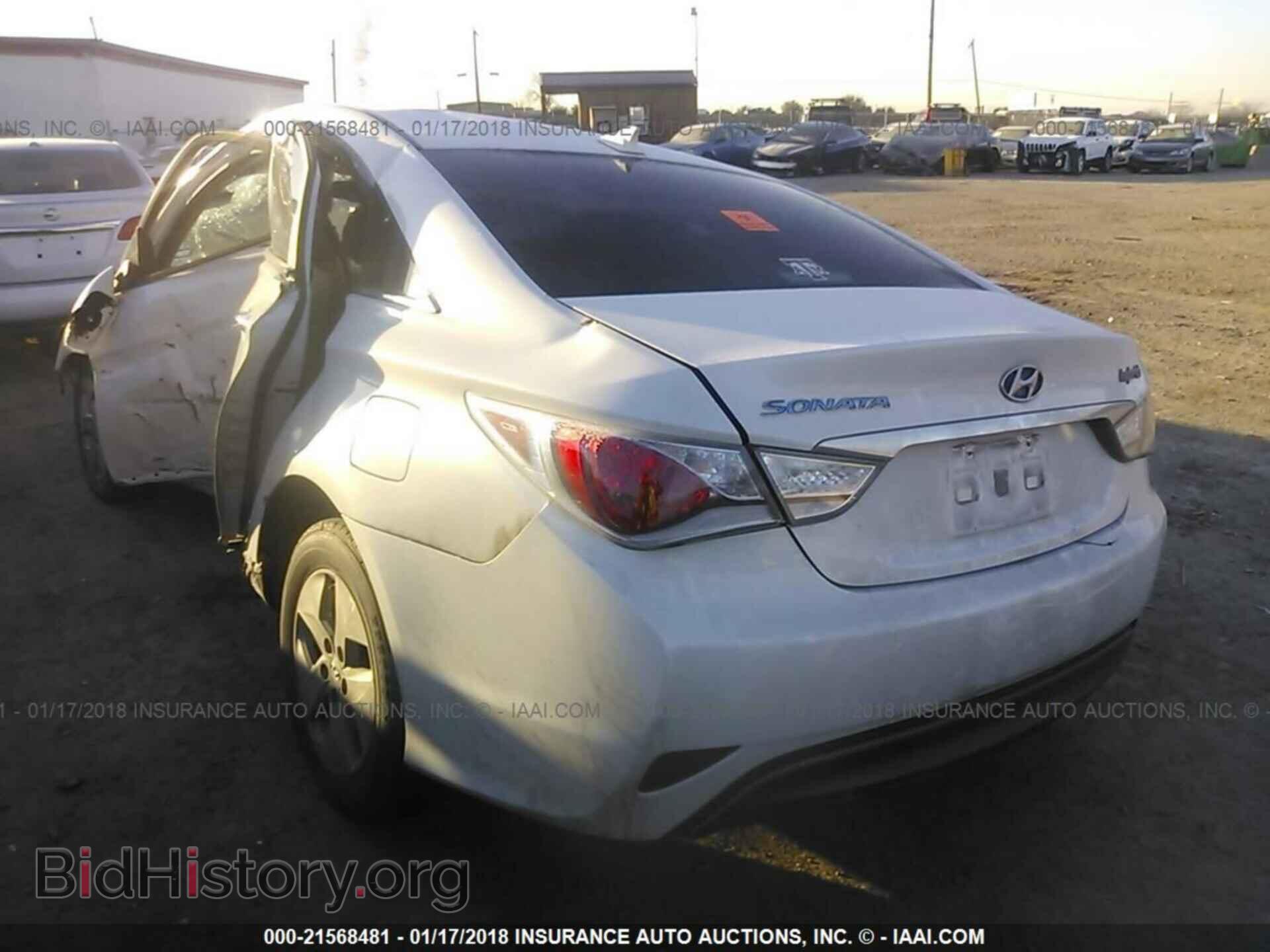 2012 Hyundai Sonata - VIN: KMHEC4A46CA021788 - Photo 3