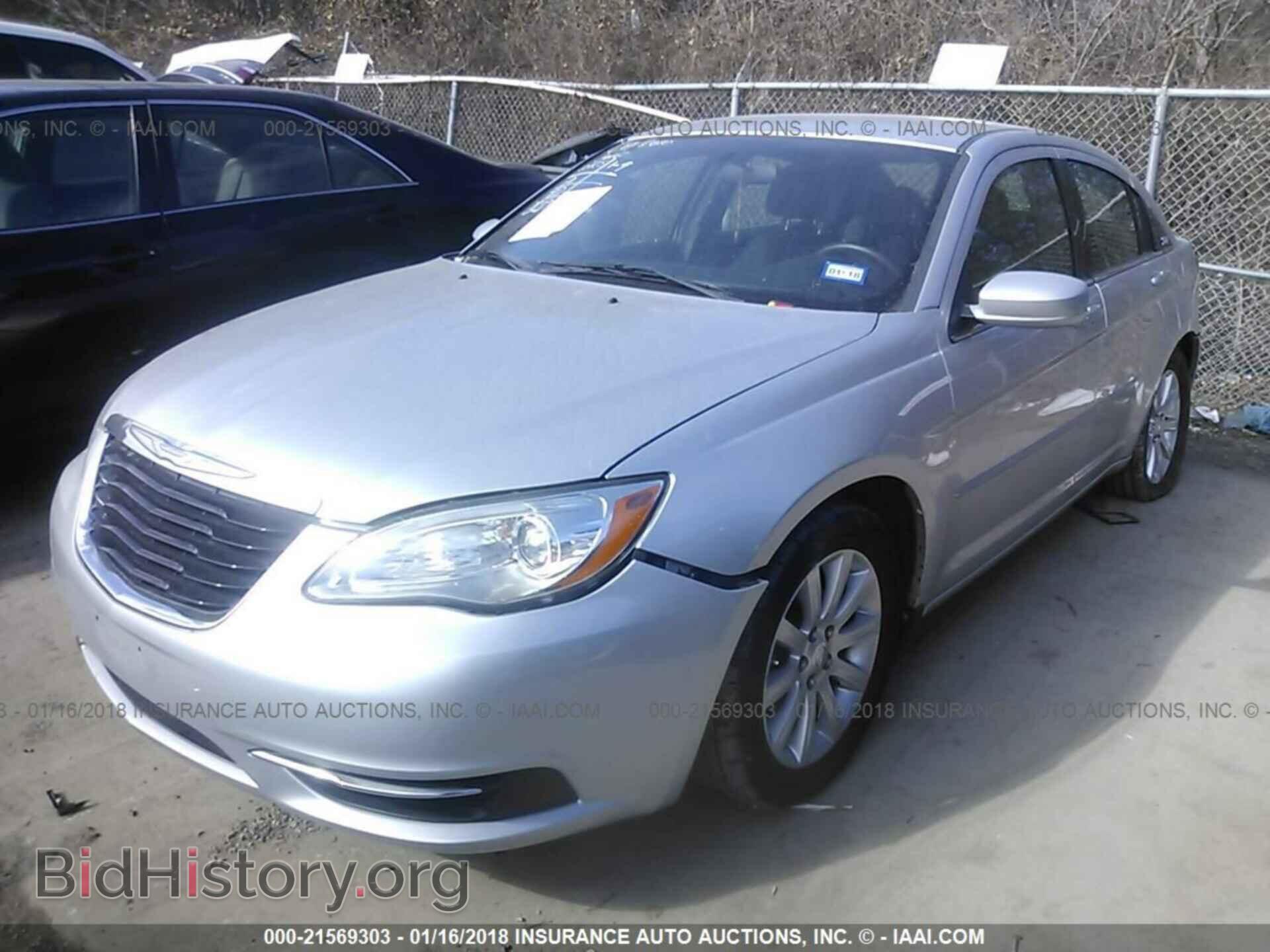 2012 Chrysler 200 - VIN: 1C3CCBBG3CN130747 - Фото 2