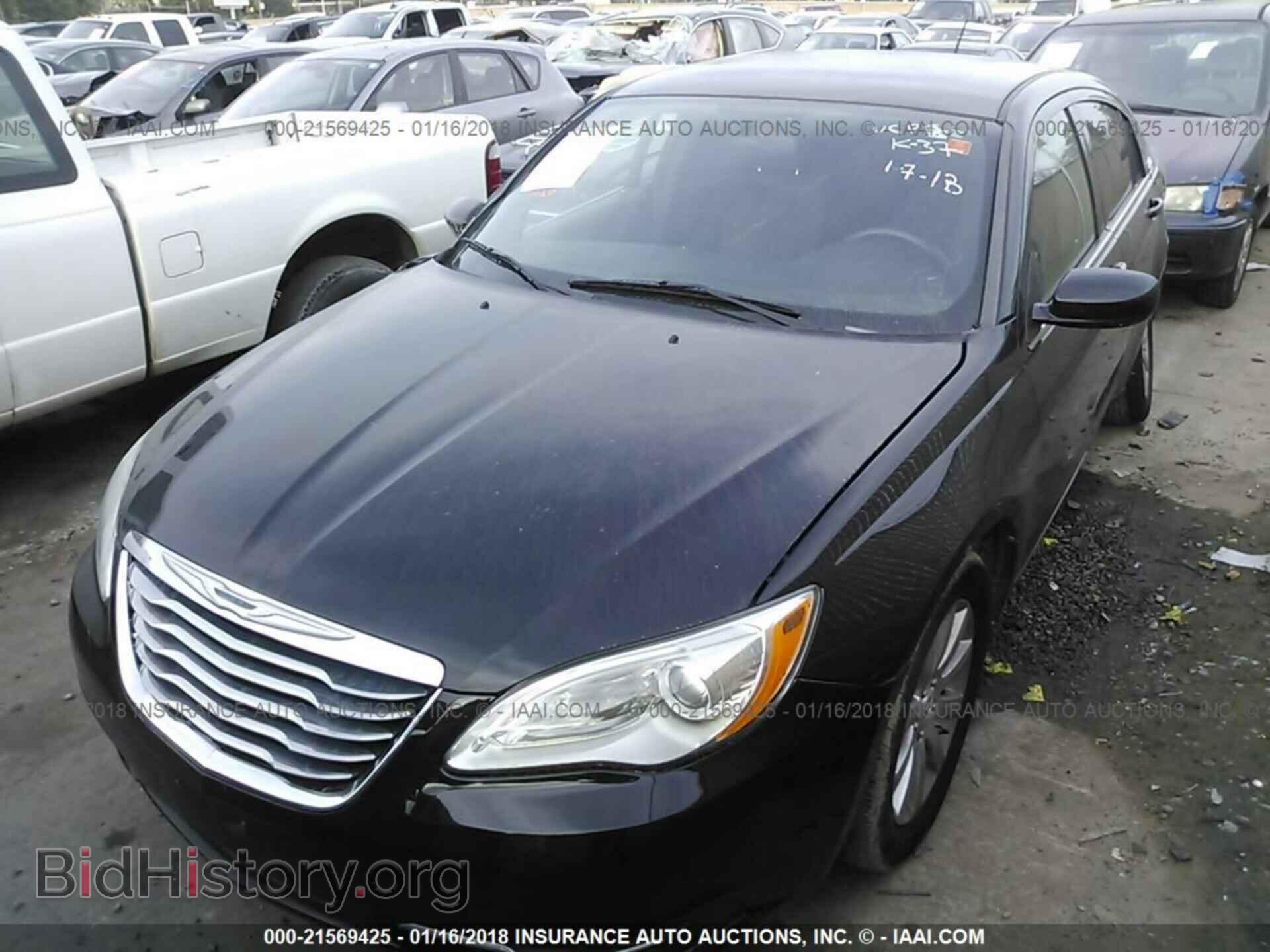 2013 Chrysler 200 - VIN: 1C3CCBBG3DN635382 - Photo 2