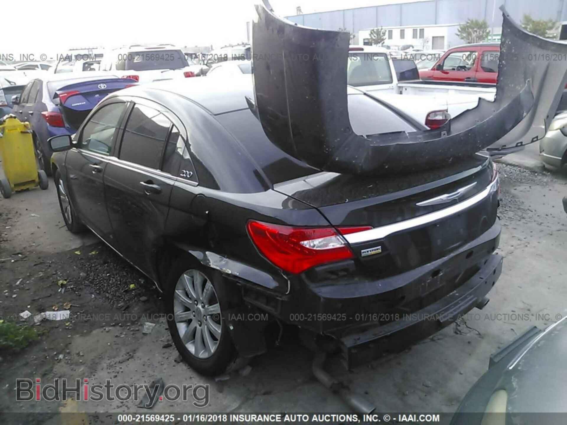 2013 Chrysler 200 - VIN: 1C3CCBBG3DN635382 - Photo 3