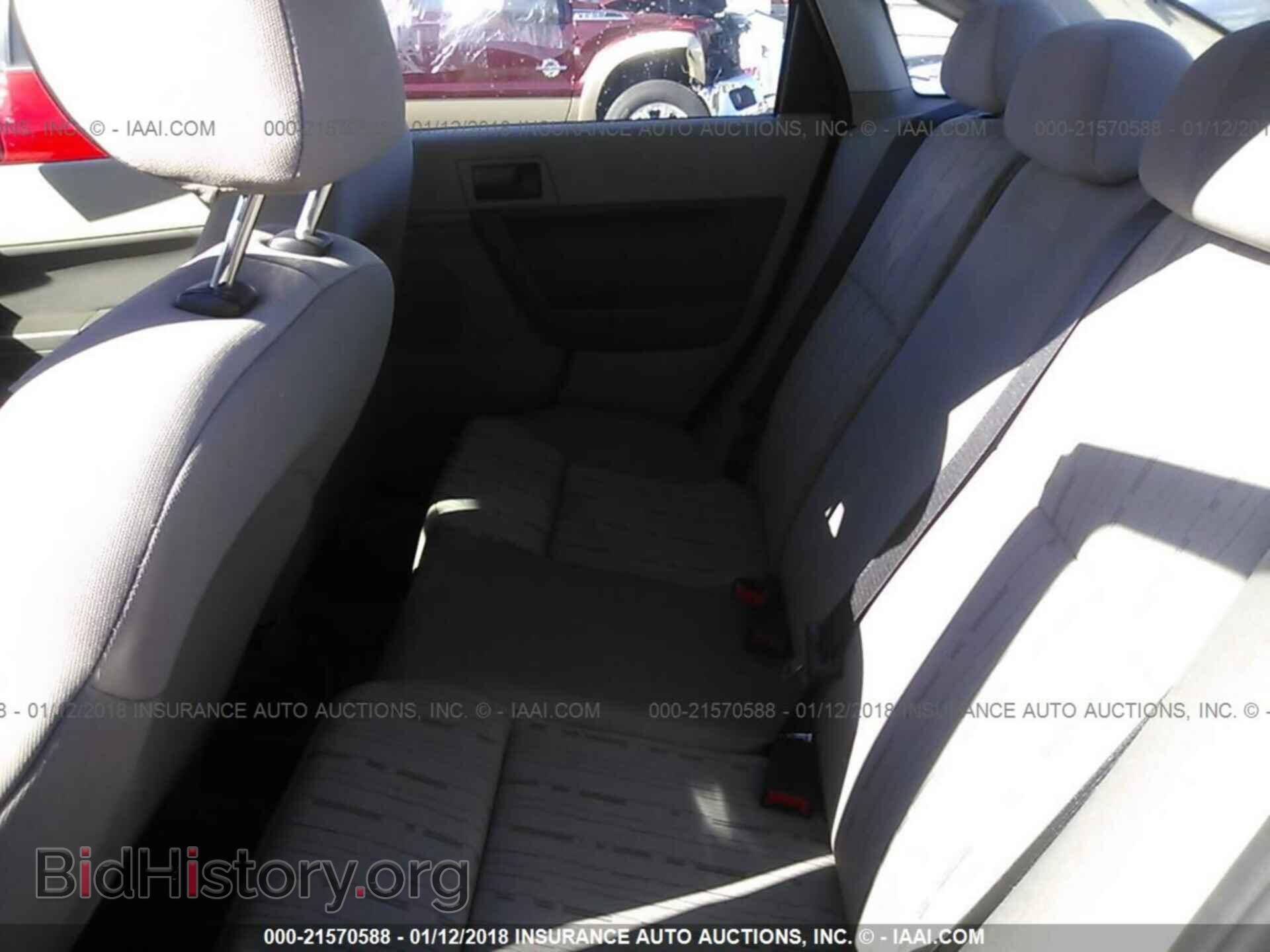 2011 Ford Focus - VIN: 1FAHP3FN3BW147809 - Photo 8