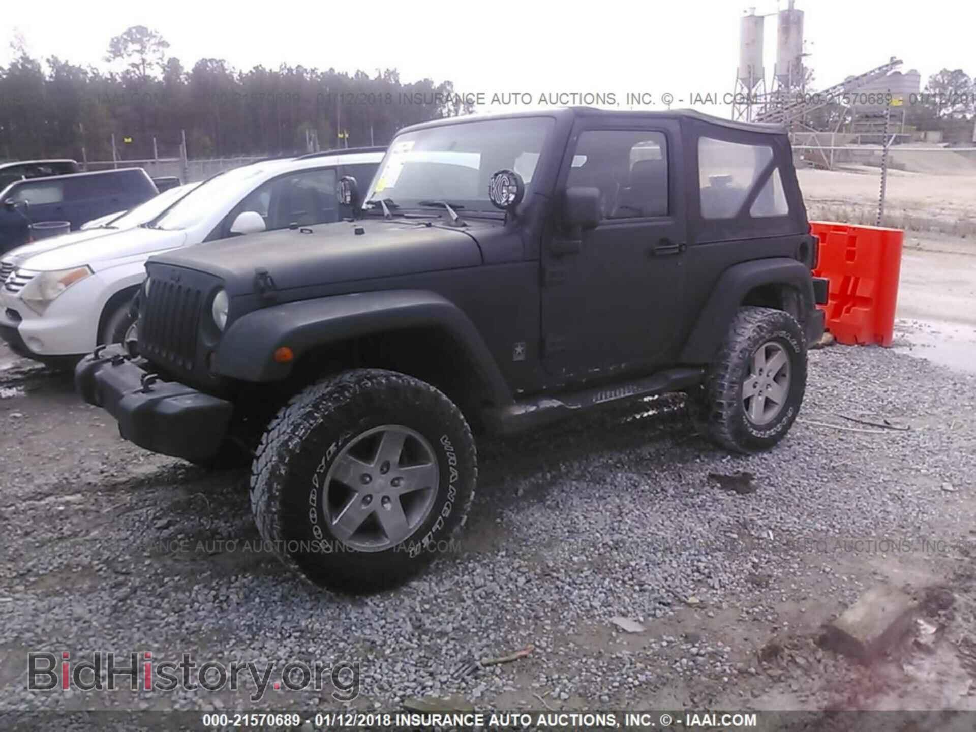 2011 Jeep Wrangler - VIN: 1J4GA2D16BL559560 - Фото 2