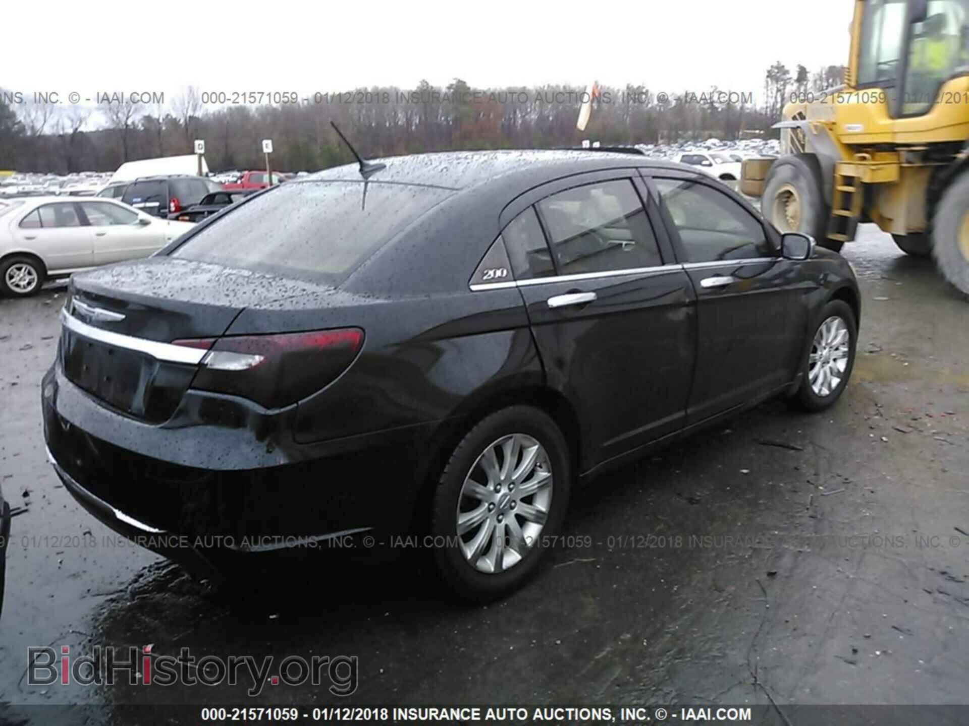 2013 Chrysler 200 - VIN: 1C3CCBCG4DN699378 - Photo 4