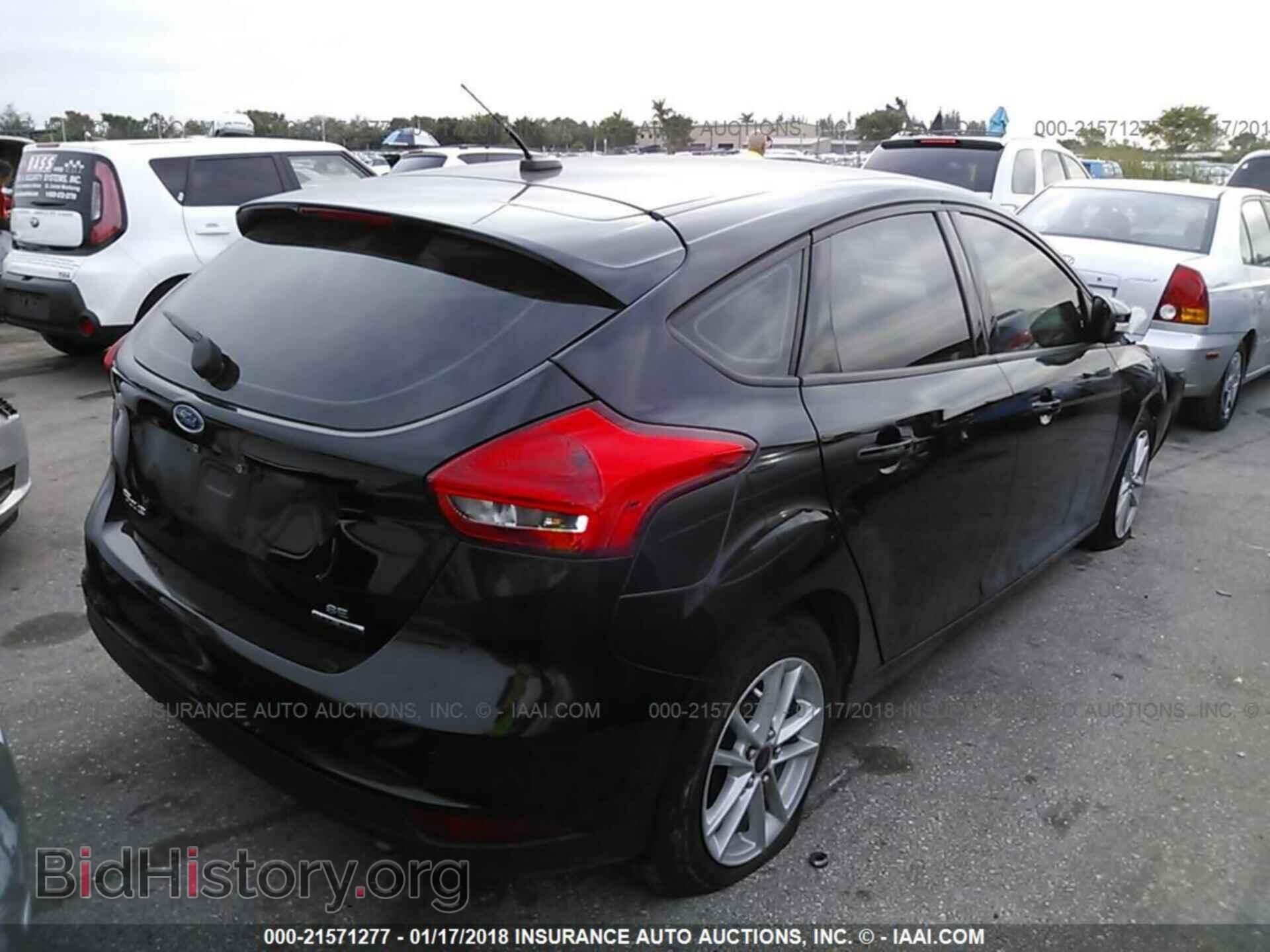 2016 Ford Focus - VIN: 1FADP3K21GL207377 - Photo 4