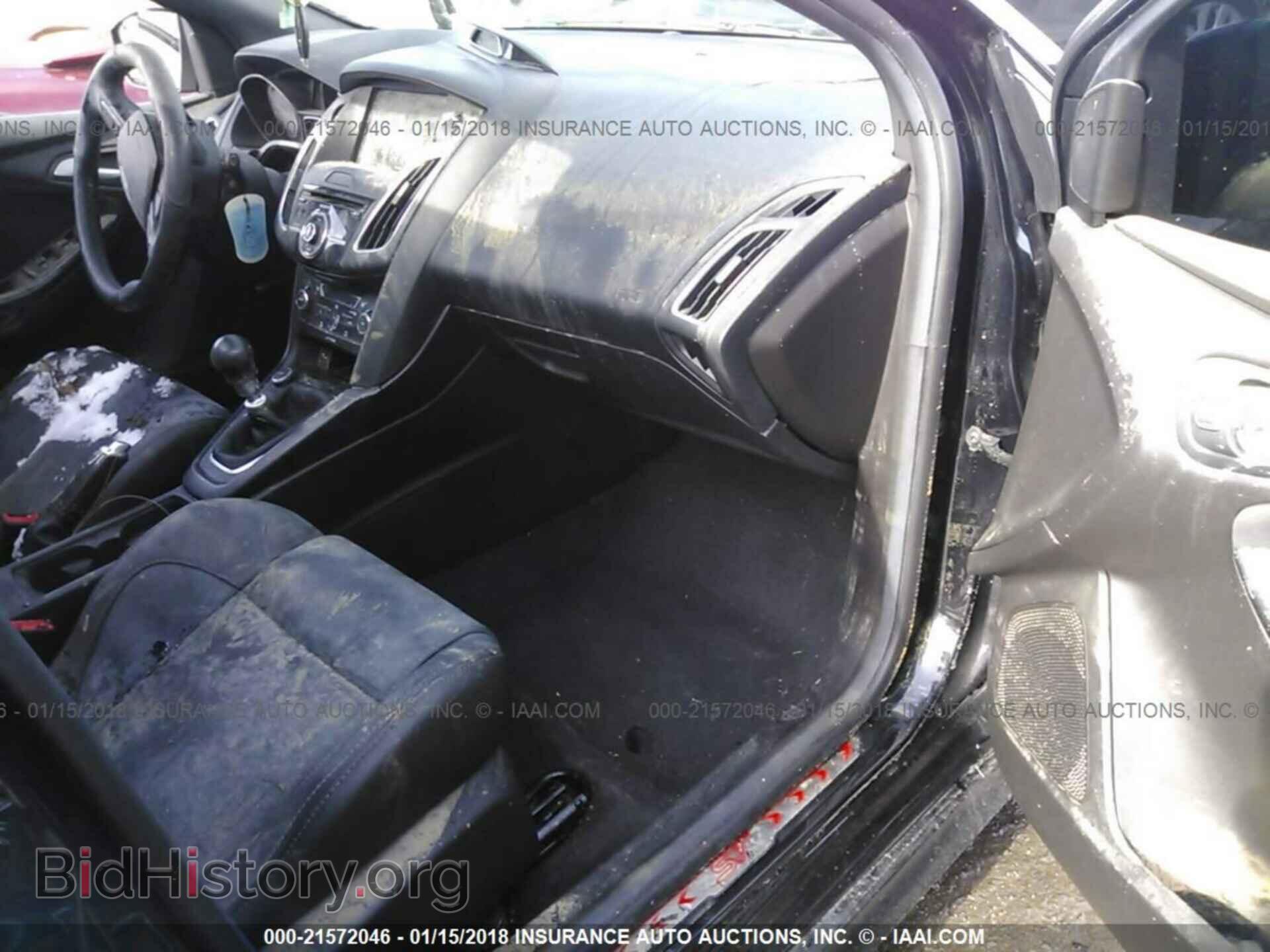 2016 Ford Focus - VIN: 1FADP3L90GL374230 - Photo 5