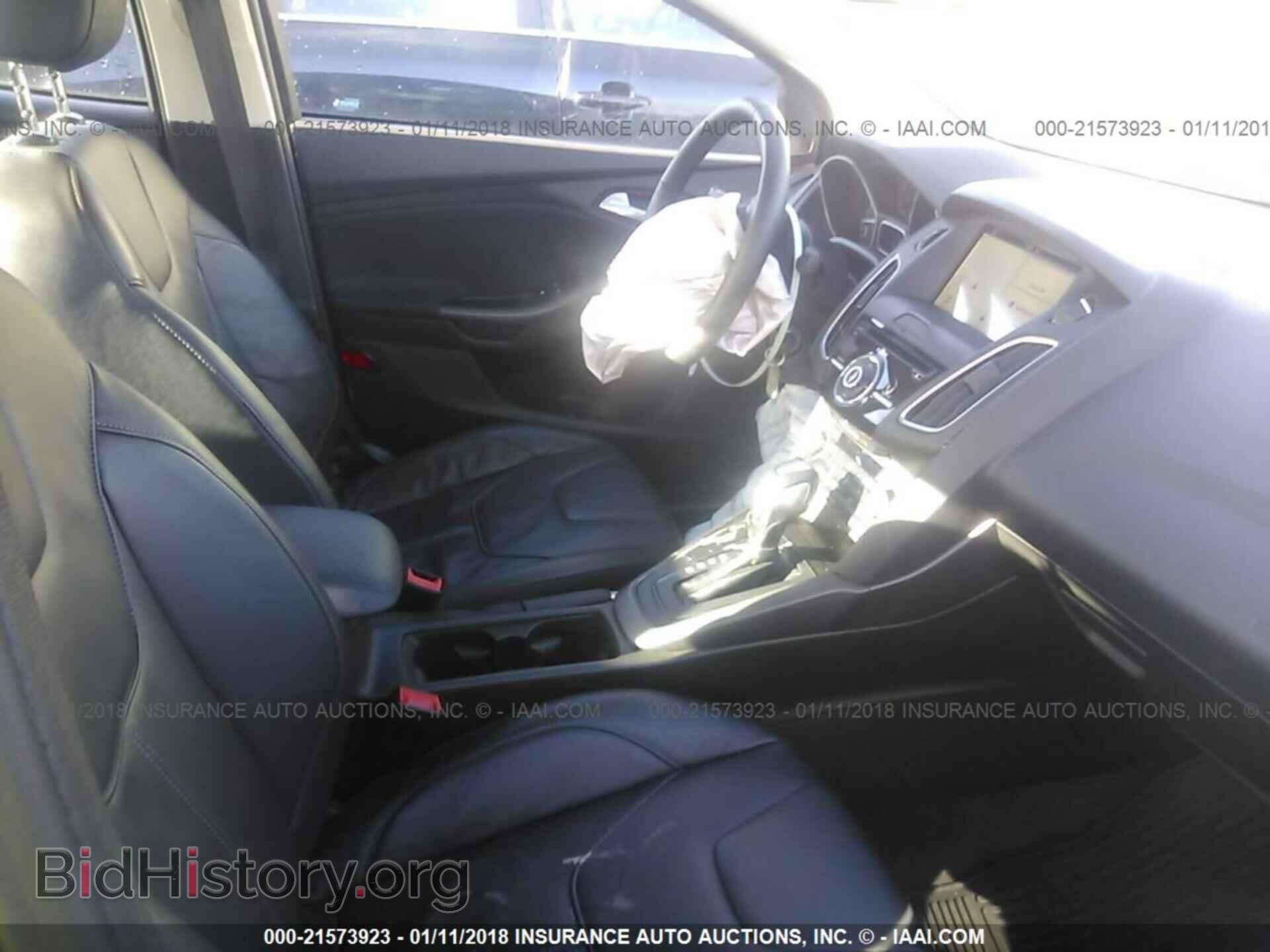 2016 Ford Focus - VIN: 1FADP3F20GL384318 - Photo 5