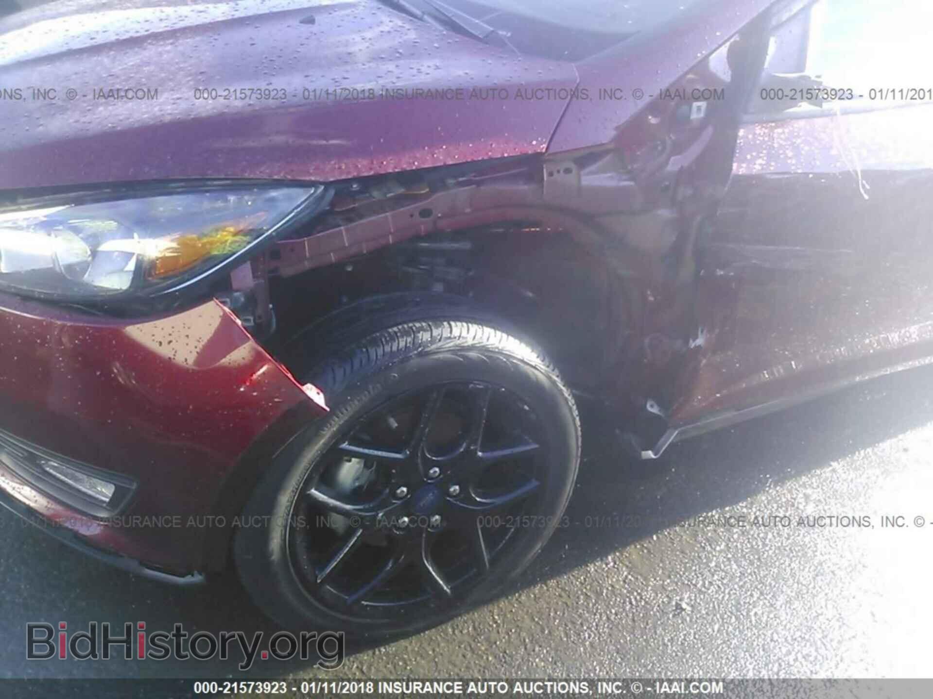 2016 Ford Focus - VIN: 1FADP3F20GL384318 - Photo 6