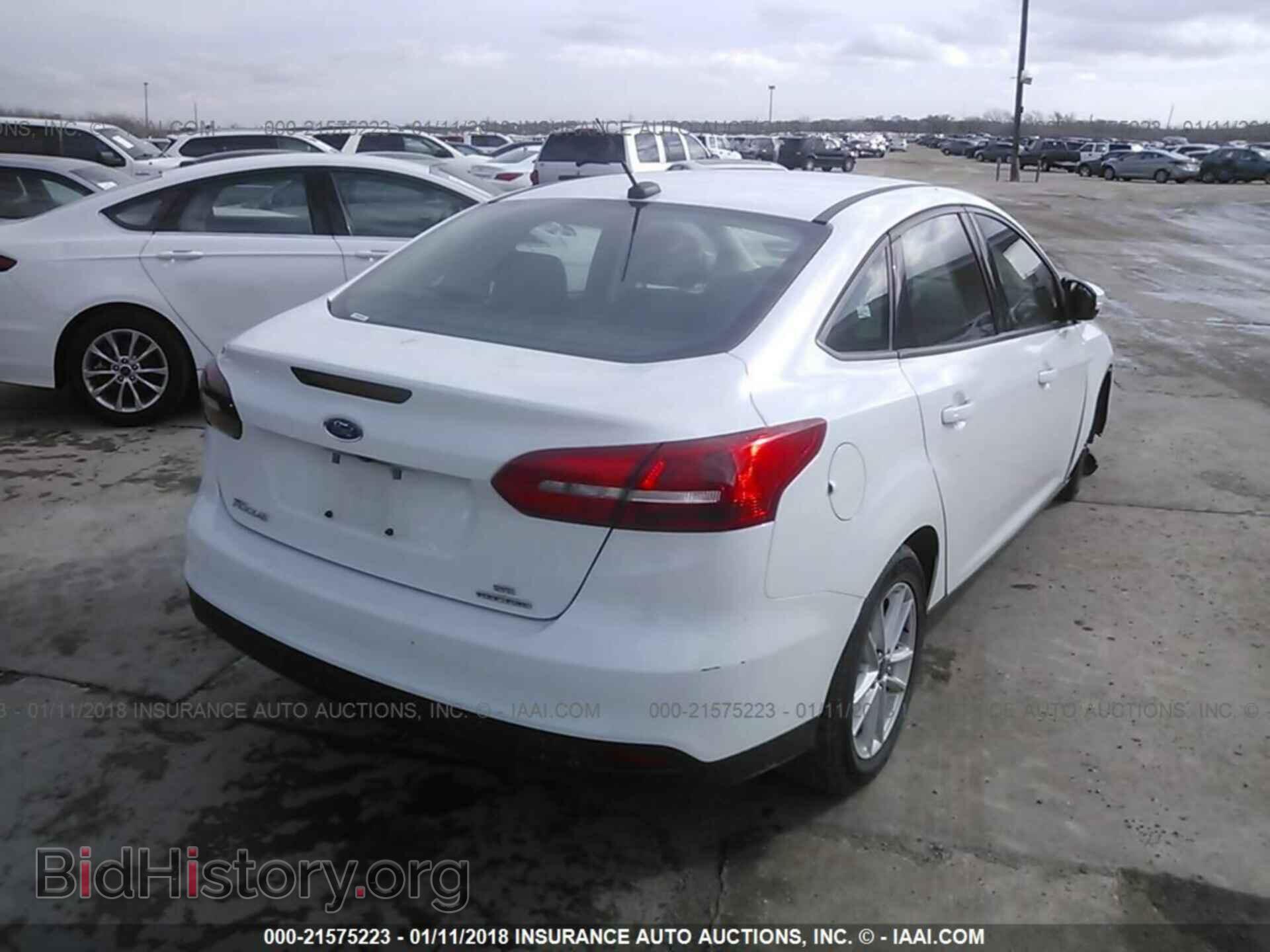 2016 Ford Focus - VIN: 1FADP3F24GL270287 - Photo 4