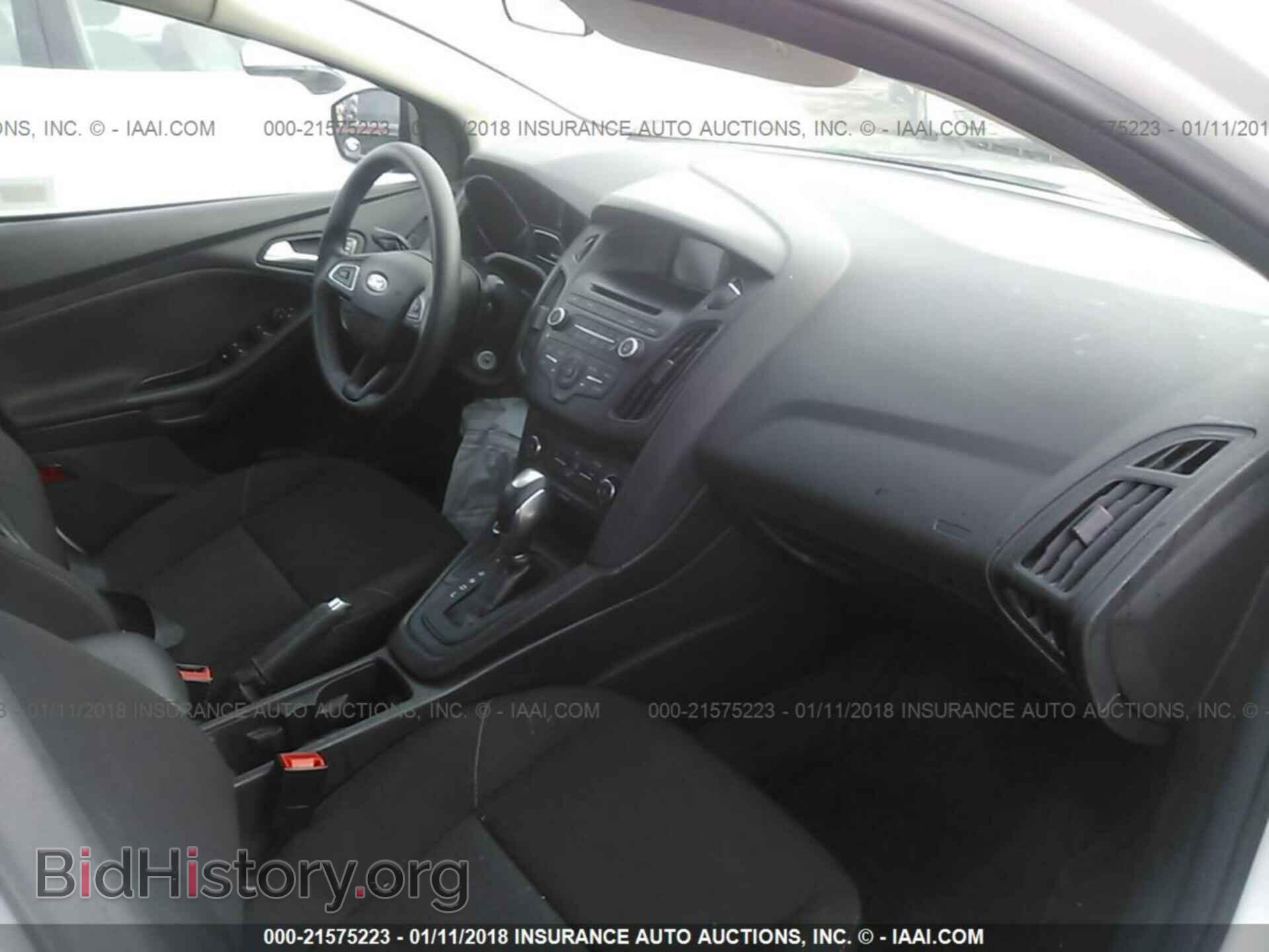 2016 Ford Focus - VIN: 1FADP3F24GL270287 - Photo 5