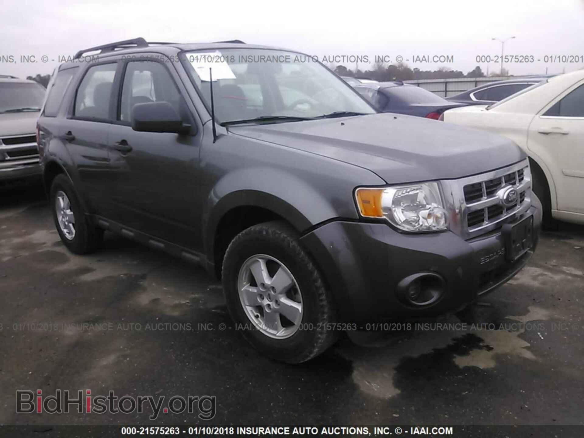 Photo 1FMCU0C77BKC62675 - Ford Escape 2011