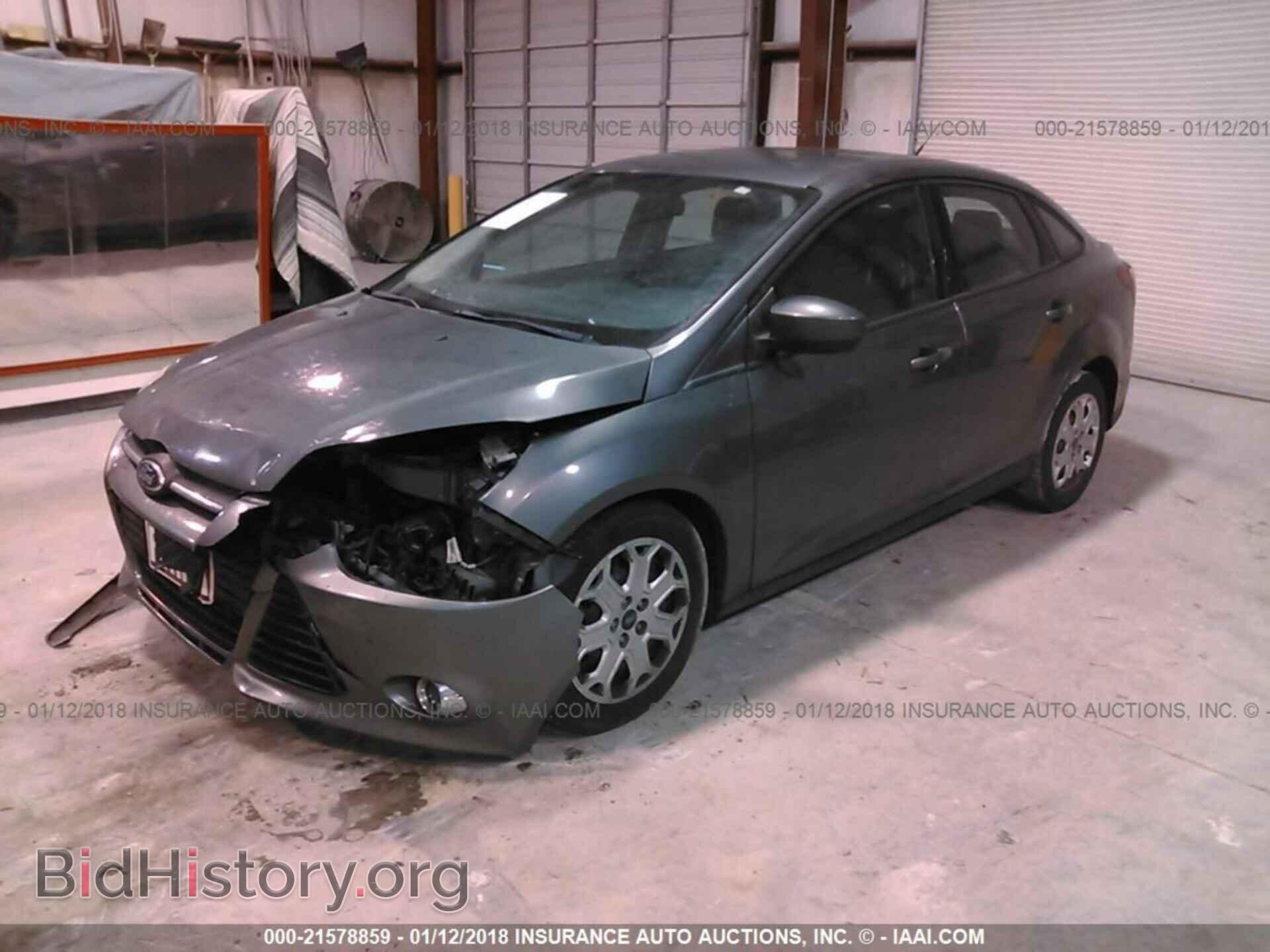 2012 Ford Focus - VIN: 1FAHP3F28CL201758 - Фото 2