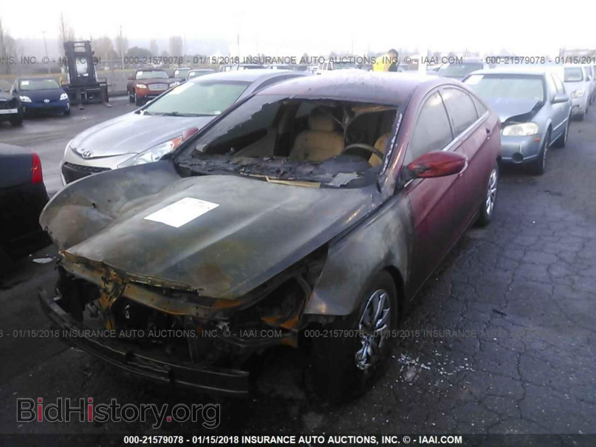2012 Hyundai Sonata - VIN: 5NPEB4AC4CH482804 - Фото 2