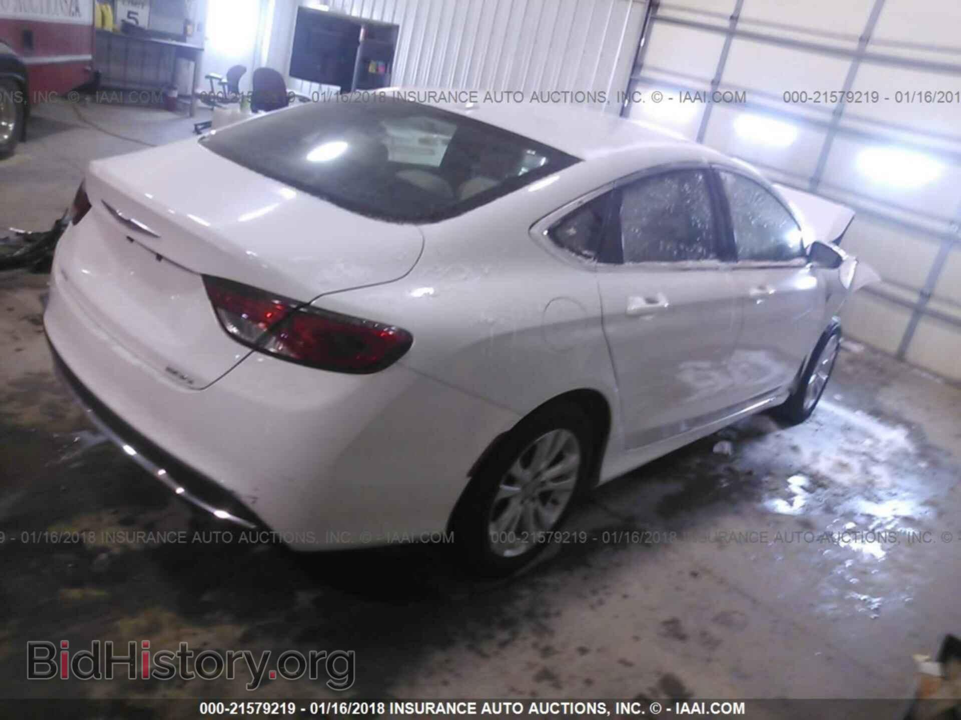 2015 Chrysler 200 - VIN: 1C3CCCAB3FN595934 - Photo 4