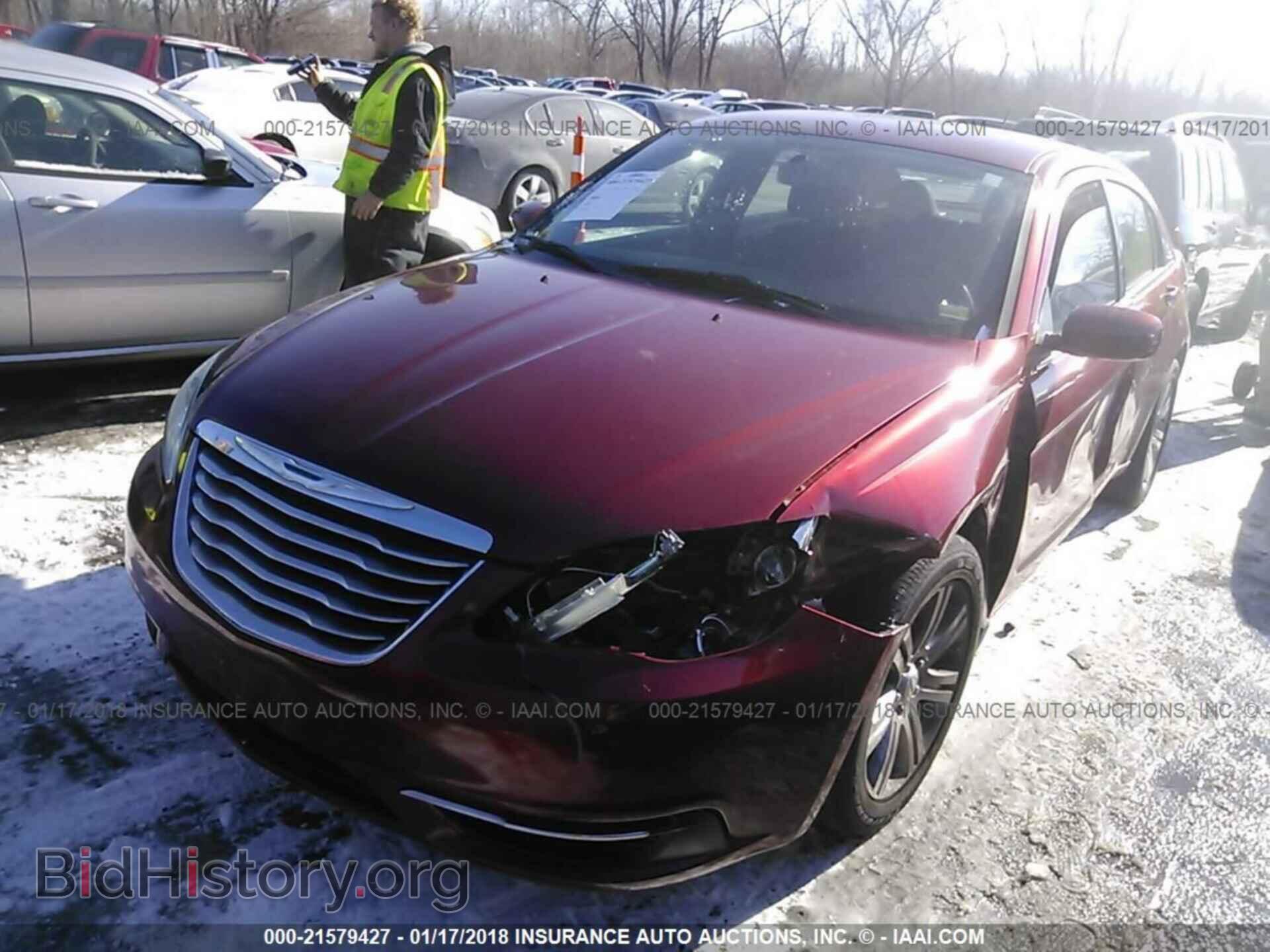 2013 Chrysler 200 - VIN: 1C3CCBBB3DN617162 - Фото 2