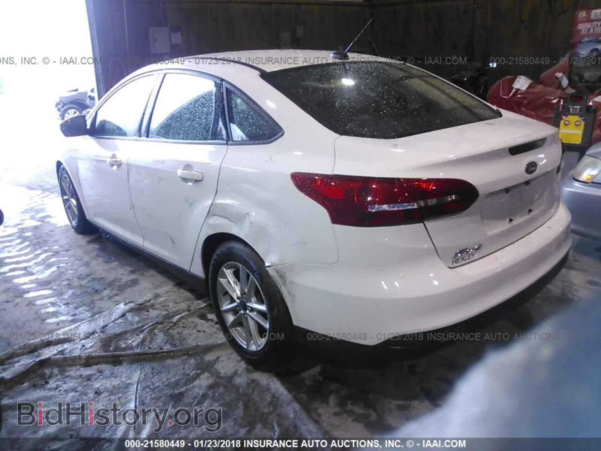 2016 Ford Focus - VIN: 1FADP3F28GL270728 - Photo 3
