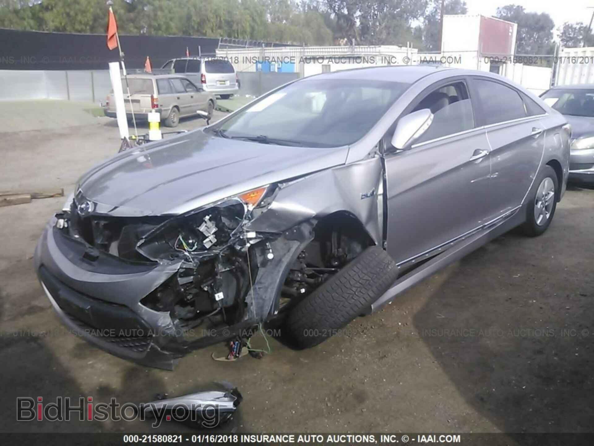 2012 Hyundai Sonata - VIN: KMHEC4A40CA037128 - Photo 2