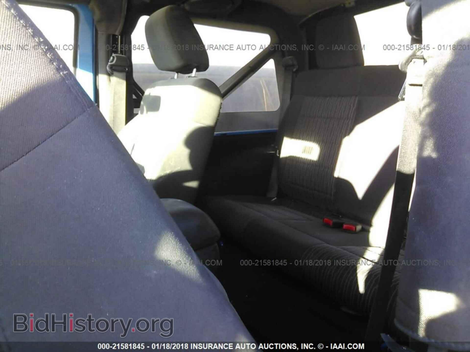 2011 Jeep Wrangler - VIN: 1J4AA2D12BL531275 - Фото 8