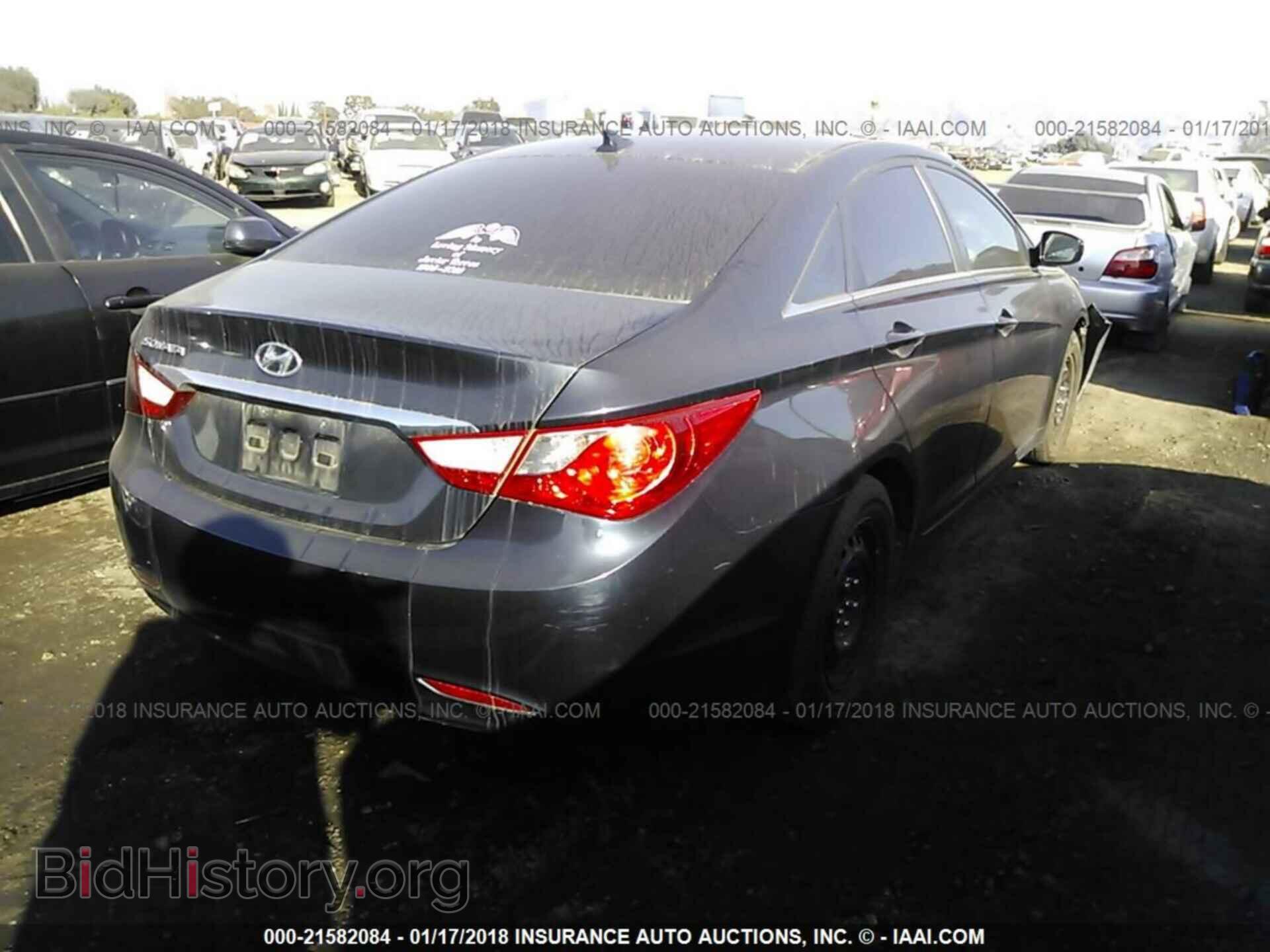 2012 Hyundai Sonata - VIN: 5NPEB4AC2CH323571 - Photo 4