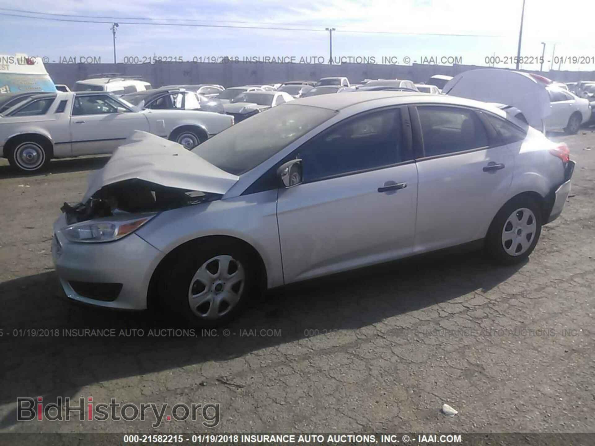 2016 Ford Focus - VIN: 1FADP3E28GL306337 - Photo 2